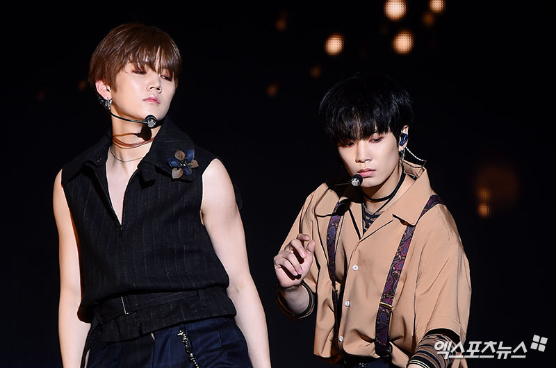 <p>On the afternoon of the 25th, the group New East W mini album WHO, YOU release commemoration Showcase was held at the Olympic Hall in Seoul Yeojo-dong. New East W Rennes, Jon Hyun participated in the showcase of this day showcasing the stage.</p>