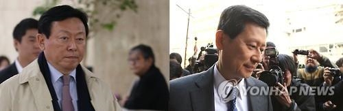 신동빈 롯데그룹 회장(왼쪽)과 신동주 전 일본 롯데홀딩스 부회장 [연합뉴스 자료사진]