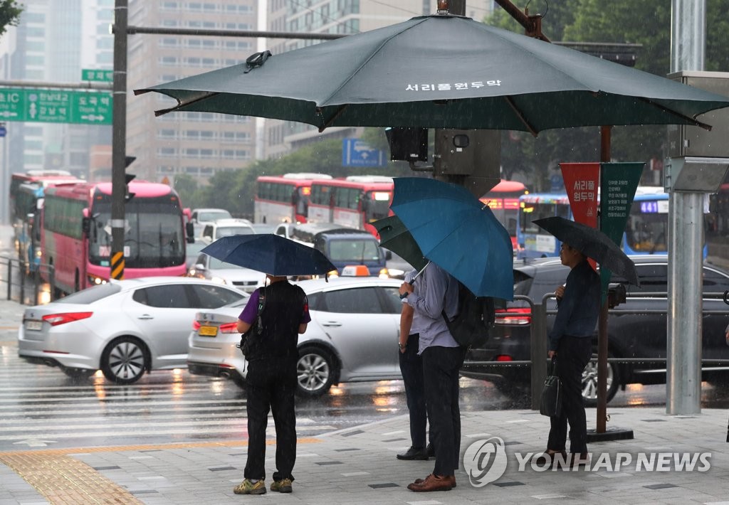 우산속 이미지
