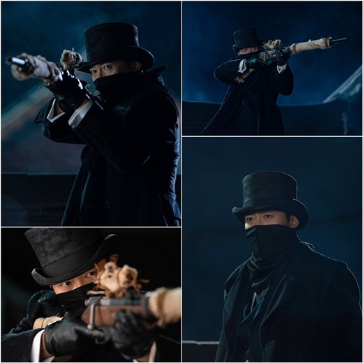 Mr. Shane Lee Byung-hun is exuding a bloody mask charisma on the roof, robbing his eyes.The cable channel tvNs new weekend drama Mr. Shine (played by Kim Eun-sook, directed by Lee Eung-bok), which will be broadcasted at 9 p.m. on July 7, is a drama about what happens when a boy who boarded a warship and fell into United States of America when he returned to his country, Joseon, where he abandoned himself as a United States of America soldier.Lee Byung-hun is a no-vibe from birth in Mr. Sunshine, but he moves to United States of America and lives as a black-haired United States of America, playing the role of U.S. Marine Corps Captain Eugene Choi, and captures a dynamic life of upheaval times.In particular, Lee Byung-hun is caught in the middle of the night, disguised as a black hat and black mask, hiding Identity.Eugene, who made a mask in the play, is aiming at the roof with a rifle on the roof.Eugene freely crosses the roof between the tiles and runs, and he handles the gun in a skillful posture and emits a mask charisma.Moreover, Lee Byung-hun, who has a mask, is catching his eye with a more brilliant look in the blackness of Hot Summer Days.Even in the eyes that look over the gauge of the gun, an intense aura is drawn, and attention is being paid to what Lee Byung-hun had to hide Identity.Lee Byung-huns mask Eugene scene on the roof was filmed in Nonsan, Chungcheongnam-do.Lee Byung-hun practiced not only the precise shooting posture but also the momentary gesture, the whole body moving line in detail for this scene, which has to show a somewhat difficult action.Due to the nature of the speedy scene, Lee Byung-hun completed the action style of Eugene Choi, perfecting the sleek, agile movement and the shooting pose that aimed at the target with theft.Lee Byung-hun, in addition, took a detailed emotional expression from the scene where he had to fix his posture to shoot a gun, and gave the staff a elasticity.Lee Byung-huns passion to unfold Hot Summer Days by studying every fingertip closely focused the scene.The production company said, Lee Byung-hun admired the scene with Hot Summer Days, which does not buy the whole body in this scene shooting, which will give a big reversal in the play.This scene will make Lee Byung-huns true value more brilliant. Please watch what life Eugene Choy will live in a changing Joseon as a United States of America with black hair.Meanwhile, Mr. Sean Shine will be broadcasted at 9 pm on July 7th following illegal lawyer.