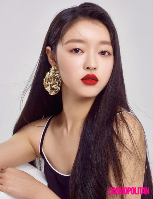 OH MY GIRL Beauty pictorials with the lovely beauty and charm of YooA were released in the July issue of fashion magazine Cosmo Politan.This picture, which is based on the intense RED Lip Make up, features a different charm of YooA, unlike the cute and youthful appearance that I have seen as an existing OH MY GIRL member.The first picture cut was made with a base Make up to a minimum and then applied with a matte texture of RED color lip ink from the inside to the outside of the lips.During the filming, she said, I usually enjoy one point Lip Make up.Especially, I wanted to try intense Lip color like RED, but it was good to be able to direct it in shooting today.It is a thrill to be on stage, but I think it is a great opportunity to express and show another image of me. When asked about her slim body and secrets to healthy skin, she was a bright and active figure throughout the filming and interview. I usually do not make up at all.I think I need a break on my skin. And Im working hard on moisturizing and sunscreening.Nowadays, I work hard on yoga, but it is a static exercise, but the time to meditate quietly while sweating is healing itself. The picture of OH MY GIRL YooA and more beauty tips that show different charms between innocence and youthfulness can be found in the July issue of Cosmo Politan and through the official website of Cosmo Politan (www.cosmopolitan.com).Cosmo Politan.