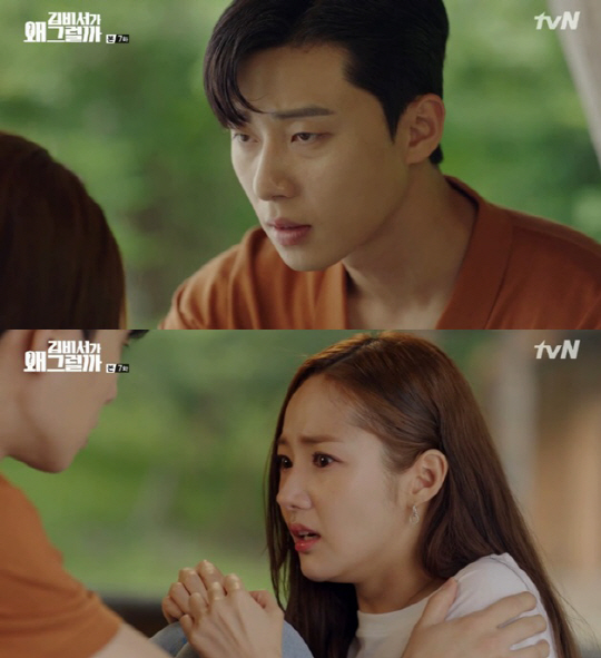 Why is Kim Secretary? Park Seo-joon has made straight-line confessions to Park Min-young, and attention is focused on whether the two will start a full-fledged love affair.In the TVN drama Why is Secretary Kim doing that? broadcast on the 27th, Lee Yeongjun (Park Seo-joon) and Kim Mi-so (Park Min-young) were drawn closer and closer.On this day, Kim Mi-so found out that he was hired as secretary of Lee Yeongjun among the applicants of the extraordinary spec.Did you know me before? But Young-joon said, Its not so much. Its literally Kim Mi-so.Kim Mi-so is the least specs, so I think he will be able to hold on well in the United States. Earlier, Smile was convinced by Young-joon that he had met his brother as a child, but Young-joon said that his brother, Lee Sung-yeon (Lee Tae-hwan), was the one that Smile was looking for.Young-joon said, Did you talk about your brother and old days well?I feel like I met my brother who was looking for me, he said. I am glad to see you, and in fact, I do not feel good yet.He said to Young-joon, I heard that I lost my memory at the time, but do not be too hard or blame yourself.Sung Yeon and Smile went out in earnest to find memories of the past.Smile said, It was so strange that my brother, who had been kicked for a long time, was so close, and Sung Yeon said, Please help me find Memory.They went to the place where the kidnapping occurred in the past and set each others memories.However, Young-joon, who saw the performance and smile together, said, I will try to build memories instead of trying to find memories.Young Jun declared war on Sung Yeon, Do not meet Kim Secretary, and Sung Yeon said, Do not interfere with our work. Mr. Smile came to me for a longer time than nine years.We are like fate.In the end, Youngjun said to Smile, Stop burying old memories. Is old things so important?Somethings going on between them enough to make the man feel bad?We are now in love with each other and are not riding Somethings going on between them.Now is that somethings going on between them? He said, Now stop and marry me. I am really serious.We will go to somethings going on between them cleaning and dating. But the smile is We are going to Something on between them, but it is not so good to talk like jealousy and fighting.Not now. He also said that he knew that Young Jun hated it, but he continued to meet Sung Yeon and declared that he would look for memories in the past.Young-joon also attended the workshop to smile and join him, saying: I came to fill my thoughts in my head.After this workshop, we will be lovers. Young-joon approached the smile more actively. He also publicly said he would join the smile in the Group Two Game.While playing the game, it rained suddenly, and the two of them sat in the cabin to avoid the rain. At this time, the smile that saw the spider was surprised, and Young Jun gave a caramel and smiled.At that moment, the smile recalled the scene with the brother in Memory, brother giving caramel to the smile as a child.Suddenly the smile found stability in the mind, and the two continued the conversation again.Young Jun said, I was worried that Kim would recall the sick Memory again because of the memory search. He said that he had received the first consideration from his brother that day.Young-joon declared, I will handle everything, I am confident that I will handle everything in Kim.