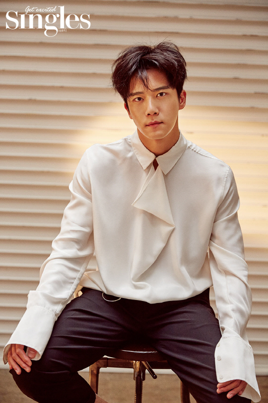Fashion magazine Singles will be airing in KBS Drama Your House Helper in July, and the actor Ha Seok-jin, who plays the role of Kim Jee-woon, a character that solves the Housework and troubles of four female protagonists, has been released.In this picture, actor Ha Seok-jin captivated the woman by showing a warm and emotional appearance, escaping the existing cold and tangled image.Your House Helper is a Dramatization of popular webtoons. There are quite a few things that have changed differently from Webtoons.It will be fun to compare the original and the Drama.I hope that those who watch the Drama will have time for healing to get a little hint and to organize a little bit of complicated mind while comparing their life and Drama contents. In this work, actor Ha Seok-jin plays a sweet and friendly character that is different from the character of the Drama Hon-Sul Man and Woman and Self-luminous Office which he recently appeared.For this work, Ha Seok-jin said, When you are immersed in the character, the characters appearance is often revealed in everyday life.So I am committed to living a clean life these days. He said his efforts to digest the role of Kim Jee-woon.Actor Ha Seok-jin, who said that his role so far is mostly good, and he has a thirst for image transformation, said, There is always a desire to try something different.Interviews with the new actor Ha Seok-jins picture can be found in the July issue of Singles and the fun online playground Singles Mobile (m.thesingle.co.kr).