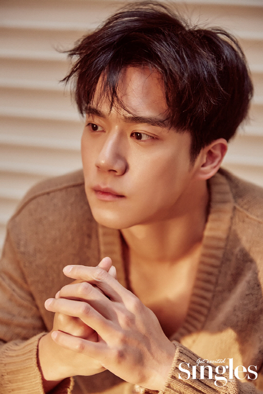 Fashion magazine Singles will be airing in KBS Drama Your House Helper in July, and the actor Ha Seok-jin, who plays the role of Kim Jee-woon, a character that solves the Housework and troubles of four female protagonists, has been released.In this picture, actor Ha Seok-jin captivated the woman by showing a warm and emotional appearance, escaping the existing cold and tangled image.Your House Helper is a Dramatization of popular webtoons. There are quite a few things that have changed differently from Webtoons.It will be fun to compare the original and the Drama.I hope that those who watch the Drama will have time for healing to get a little hint and to organize a little bit of complicated mind while comparing their life and Drama contents. In this work, actor Ha Seok-jin plays a sweet and friendly character that is different from the character of the Drama Hon-Sul Man and Woman and Self-luminous Office which he recently appeared.For this work, Ha Seok-jin said, When you are immersed in the character, the characters appearance is often revealed in everyday life.So I am committed to living a clean life these days. He said his efforts to digest the role of Kim Jee-woon.Actor Ha Seok-jin, who said that his role so far is mostly good, and he has a thirst for image transformation, said, There is always a desire to try something different.Interviews with the new actor Ha Seok-jins picture can be found in the July issue of Singles and the fun online playground Singles Mobile (m.thesingle.co.kr).