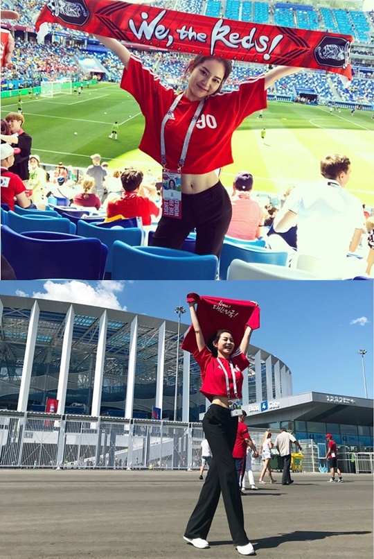 Im so proud.Actor Hwang Seung-eons Pre-Germany intuition Celebratory photoI posted the article.Hwang Seung-eon posted a photo on his instagram on Friday with an article entitled Excellent: Thank you.In the open photo, Hwang Seung-eon visited Kyonggi in search of Kazan Arena where 2018 FIFA World Cup Korea and Germany former Kyonggi were held.Hwang Seung-eon is making a bright smile with a placard praying for Koreas victory.Especially, the narrow waist line revealed under the red T-shirt attracts Eye-catching.Meanwhile, Korea recorded a 2-0 dramatic victory over Germany, the top spot in the FIFA rankings.Photo: Hwang Seung-eon Instagram