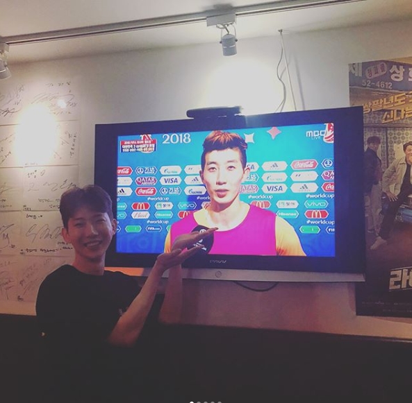 Singer Jo Kwon wittyly encouraged World Cup footballersJo Kwon posted a photo on his Instagram account on June 28 with a victory testimony: What a hard time, the best South Korean players! drama without screenplay!Jo Hyeon-woo! I got a lot of messages thanks to you. I did Cheering hard, but thank you all. Thank you.The photo shows Jo Kwon pointing to the interview scene of Jo Hyeon-woo soccer player by hand.The fans who responded to the photos responded such as real fan, is not it a brother? It really resembles and cute.delay stock