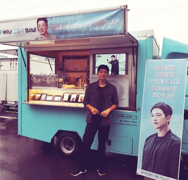 Singer and actor Rain thanked his fans.Rain wrote on his Instagram account on June 27, Thank you. Thanks for your birthday. 37. 17. More vigorous, passionate, for another 20 years.After the drama sketch, I will promote fan meeting. Inside the photo was a picture of Rain posing in front of a coffee car that fans presented to the sketch shooting scene.In another photo, Rain smiles slightly, holding a candle-lit birthday cake, with Rains warm-looking look drawing Eye-catching.The fans who responded to the photos responded such as Happy Birthday, Happy Day Today and Fan meeting really push.delay stock
