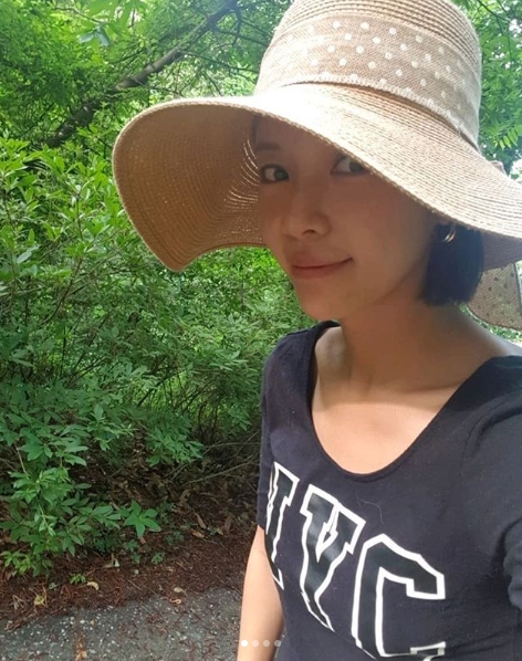 Actor Hwang Jung-eum has been shown climbing the mountain.Hwang Jung-eum posted a picture on his instagram on June 28 with an article entitled San Ta-ra Go ~ All Happy Day.The picture shows Hwang Jung-eum wearing a wide-brimmed hat; Hwang Jung-eum is climbing the mountain with a bright smile.Even with the pale makeup, the beauty of Shining Hwang Jung-eum catches the eye.The fans who responded to the photos responded such as It is cool even on the day of rest! It is mountain ride, It is such a body that I am diligent too, Exercise is also very hard.delay stock