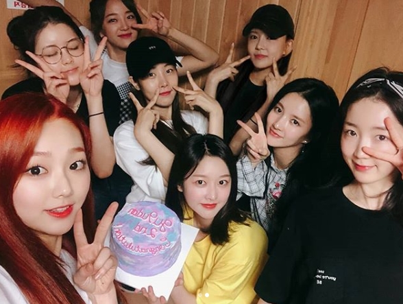 Two years of happiness with Circle of Friends celebrationGroup Gugudan (Cease, Mina, Na Young, Mimi, Hana, Havin, Soi, Sally, Hye Yeon) debuted 2nd anniversarycelebrated.Gugudan posted a complete selfie on the official Instagram on June 28.Gugudan, along with the photo, announces Gugudan X Circle of Friends gugudan 2nd Anniversary and says, Gugudan debut 2nd anniversaryCongratulations; two years of happiness with Circle of Friends (referred to by Gugudan fans); Gugudan will continue to be with Long Long Time.Gugudan fans who saw this said, 2nd anniversaryCongratulations , I am proud and I will see more in the future. Park Su-in