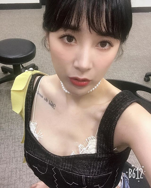 Seo In-young has resumed her career as a singer.Seo In-young posted a photo on Instagram on the 28th, Its been a long time since Ive been on stage. My fans are always grateful friends.It is Seo In-young, who is looking at the camera with her head tied back in a black sleeveless costume with a clavicle line with Tattoo engraved.It appears to have been taken at the Waiting Room, as well as a photo taken at the door boasting of what it called a glorification.Earlier, Seo In-young resumed his activities as a singer on stage at a performance hall in Jamsil, Seoul.Recently, I also released a photo of the recording studio, which raised my curiosity.