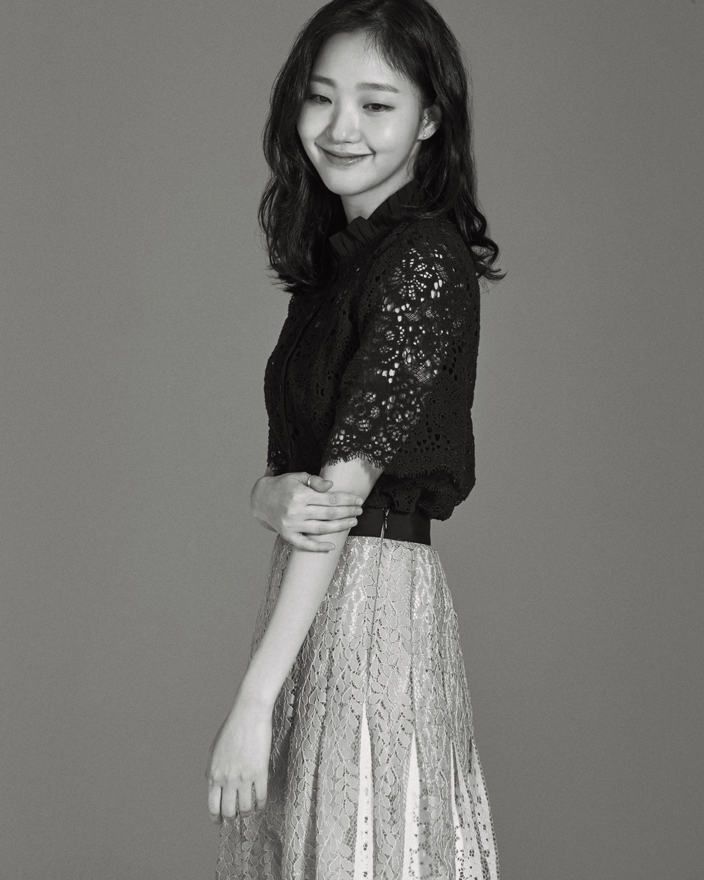 After he appeared in the film industry as a clunky girl A Muse, modifiers such as second Kim Go-eun and second A Muse came up.Kim Go-eun asked, laughing, Can you stop writing that? There was a lot of consideration for fellow Actors in addition to humility.Those who were called second Kim Go-eun are Kim Tae-ri, who made his debut as girl, burning Jeon Jong-seo, and Kim Dae-mi, the main character of the recently released movie Witch.Kim Go-eun, who said, Girls and burning were fun but Witch is so new that I have not seen it yet, said, Everyone is really great.I want to do it, he said. But I hope that the second Kim Go-eun modifier will stop. I am so ashamed. Nevertheless, the presence of Kim Go-eun in A Muse was great, and the afterimage remains for so long.Kim Go-eun said: When I was a year old, I shot A Muse - when there are many parts I havent experienced yet.There was gratitude for starting work as a lead, but also responsibility and burden: how long would a twenty-year-old have had a Spectrum for acting?I thought I wanted to expand myself a little more by experiencing a lot in a short period of time while shooting A Muse. Since then, Kim Go-eun has been involved in various characters and characters such as movies Memory of Knife, Carl, Chinatown and Angered Lawyer, and TVN drama Dokkaebi has been reborn as a Korean Wave star.When Choices was working, co-working with his seniors was very important, he said, I had to appear in a work that was scary to do, to broaden the spectrum.It may have seemed ignorant, but Choices work in a direction that can develop rather than I do well seems to have helped in many ways now.The comfortable side was not Choices, he said.At least, the current performance spectrum has not been wider than the A Muse, he said. I am worried about what is a professional these days.I felt like I made my debut when I was a child and had a lot of trial and error, so I am worried about what kind of pro is. There is no pressure on A Muse that follows like a tag: Kim Go-eun has always been asked if he wants to erase A Muse.But A Muse is my first work and representative work. It is a glorious thing to have a representative work. However, he added, Of course, if I feel A Muse in all my images, I will not be able to go well, but I am grateful that there is A Muse among the many things that modify me.Meanwhile, the movie Sunset in My Hometown (director Lee Jun-ik), which is about to be released on July 4, is a delightful drama depicting the biggest crisis of the life of a schoolboy, Park Jung-min, who was forced to be summoned to his hometown Sunset in My Hometown, full of black history, with the tricks of unrequited love Sunmi (Kim Go-eun).Kim Go-eun is the man who forced the unknown rapper Committee Academic (Park Jung-min) to summon his hometown Sunset in My Hometown to make life twisty, and plays the role of the committee Sunmi which inspires the vitality of the drama with its unstoppable stone fastball.pear hyo-ju