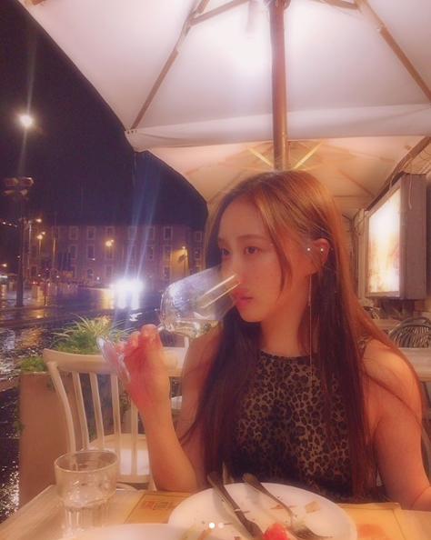 Actor Ko Sung-hee has released a photo of her Italy Rome trip.Ko Sung-hee posted a photo on his instagram on June 29 with an article entitled Ciao (Italy meaning hello).The photo shows Ko Sung-hee enjoying a meal at an open-air cafe in Italy Rome, and Ko Sung-hees innocent appearance of drinking drinks is attractive.Ko Sung-hee added a sexy charm with a leopard-print sleeveless costume.The fans who responded to the photos responded such as I am having fun, I am beautiful actor and The world is beautiful.delay stock