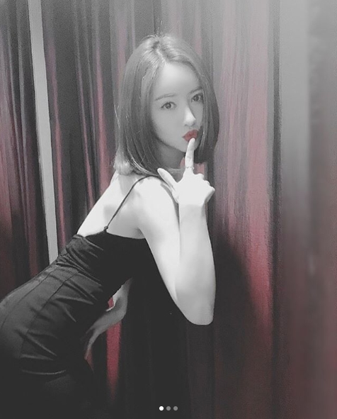 Actor Hong Soo-Ah has emanated a sexy charm.Hong Soo-Ah posted a picture on his instagram on June 29 with an article entitled Love to the end of KBS.Inside the picture was a picture of Hong Soo-Ah, who was taking a provocative pose in a black sleeveless One Piece.Hong Soo-Ah shows off her slender figure without a hint of a sturdy figure, with the intense REDlib of Hong Soo-Ah in black and white photo.Fans who responded to the photos responded such as Best! The Queen of Sexy!, New Drama Fighting and It feels different from usual.delay stock