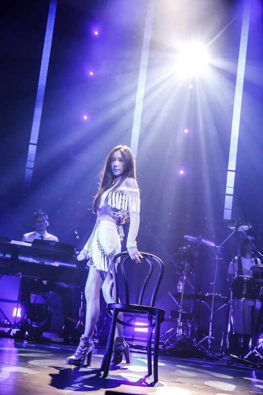 Girls Generation Taeyeon has successfully completed Japans first solo showcase tour.Taeyeon finished the Osaka University performance on the 29th and Taeyeon held in four Japanese cities including Fukuoka, Nagoya, Tokyo and Osaka University?JAPAN SHOW CASE TOUR 2018? , And all the performances sold out, confirming the high popularity in the local area once again.In this performance, Taeyeon has released albums such as U R, Hands on Me, I Got Love and Eraser as well as hit songs such as I, Why, 11:11 and Fine, and the third mini album title song Something New released on the 18th. It gave a fantastic stage that stood out and got explosive reaction from the audience.In addition, he focused his attention on the new song stages such as Japan single Stay and Im The Greatest for the first time. He also released the Japanese drama -, -  (Final Life - Tomorrow, Even If You Gone -) OST Rescue Me, Girls Generation Best Album THE BEST The title song Indestructible and other Japan release songs were also featured to attract local fans.In addition, the audience not only gave a hot shout and applause throughout the performance, but also gave a placard event with the phrase WE LOVE TAEYEON, which impressed Taeyeon. It is really heartbreaking for so many people to come.Thank you for your support. Meanwhile, Taeyeon released its Japanese digital single Stay through its domestic music site and global music platforms such as iTunes, Apple Music and Sporty Pie at 0:00 today (30th), and the new song Stay music video has also been opened on the YouTube SMTOWN channel.