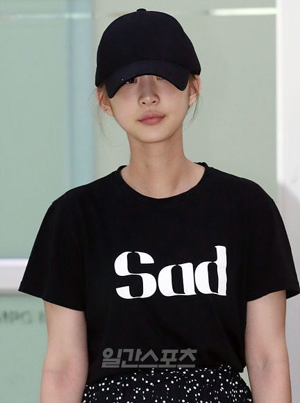 Excluding Solji, the members of the X ID are leaving Gimpo Gongheung with hot communication with fans.