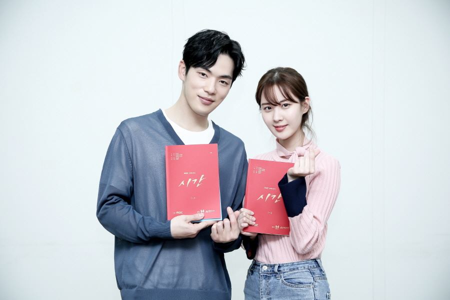 <p>In July 2018, nine KBS Drama Specials are on standby for broadcasting. KBS Drama Special unwilling to combine for the relay of 2018 Russian World Cup joined, and nine KBS Drama Special played against each other once in July. KBS Drama Special, heavily armed with new faces and new materials, as well as the best topical work in the second half who has all the expectations as a single person, is waiting to be formed one after another in July. While watching the kind of KBS Drama Special and forecasting that more happy troubles of viewers will be increased, I will introduce 9 KBS Drama Special now preparing for the squeeze.</p><p>- KBS 2TV Your home helper on July 4 First broadcasting: Perfect mans house helper Kim Ji-wun (Ha Seok-jin) is a womans life and a complex life that was ruined in his / her head Life Healing Kobe Drama Special # Weputun Original While KBS Drama Special has been successful with success in recent years, Your Home Helper that originated from Weeptun also presented a challenge It was. The production team revealed that KBS Drama Special will concentrate more on the relationships and troubles between these two, unlike the original being composed of episode form in which more than one person requests housework at Kim Ji-eun, I foretelled KBS Drama Special which was further upgraded than the original.</p><p># Healing Your home helper expects a warm healing KBS Drama Special, with a complete house helper living, as well as a complex blank clearance to the heart. Five teen young people who live their lives Lee Ji Hoon - Gowon Hui - John Sejin - with Una and House Helper Ha · Sookjin will make breathing, what will happen, what is happening in the everyday life of a quirky material Healthy KBS Drama Special has raised a lot of interest.</p><p>- tvN Mr. Sunshine July 7 First broadcasting: Shi Yuan (1871), and a boat aboard a warship, the boy who fell to the United States to Korea, the country where he abandoned himself with the status of an American soldier KBS Drama Special # depicting returning and spreading KBS Drama Special # Youngbok director and Kim Eun Suk writer again made a great success with successive line-up descendants of the sun, demon successively. KBS Drama Special attracted a lot of attention only by encounters of entertainment but KBS Drama Special attended famous actors who criticized only names such as Lee Byung Hun, Gim Teri, Yoo Young Suk, Kim Min Jong Jung, . It is already hot expectation as to what kind of synergistic effect the lineup of Mr. Sunshine boasts of a powerful force so that even discussions turn into topicality.</p><p># Chronological production cost As well as a glamorous lineup, the production scale is exceptional. In order to express the 1900s which had never been dealt with before, it was not easy to select places from costumes, to make sets. In particular, the story behind the fact that the Mr. Sunshine team, which started photographing in September 2017 and continues shooting until now, has been devoting its full effort to investing production cost of about 40 billion won.</p><p>- tvN formula Charles Louis 3: Begins July 16 First broadcast: 34, old slum died in former Britain (Yun Doo-Jun) Reunion with Iji (Baek Jin Hee) together with the start of this formula shanim Sharing the memories and memories at the age of twenty years, the power of the story # series to overcome the wounds The series let s let Charles which had been broadcasting the season 1 of 2013 has already reached the third series. Dragging a new material named Food KBS Drama Special Sharu Let has received popularity throughout the season for food stimulating daily empathy and salivary glands. Assistant cast Yunduejun will join us this season and we will also demonstrate the power of the powerful season KBS Drama Special with a story added to the summer season feeling that follows winter - spring.</p><p>#Food Food was popular during the epidemic was born Charles Louis Charles seems to continue to power the popularity of Food as ever. Even though many hours have passed since 2013, while various programs of cooking are still receiving the viewers love, I am looking forward to seeing the familiar, familiar dishes melted out during the development of KBS Drama Special What we added was Initial Character Formulas was launched. In the summer that is easy to lose appetite, drooling already turns out what kind of different taste it offers again.</p><p>- JTBC Life July 23rd broadcasting: If the belief of those who try to change and those who try to protect, like the intense antigens and antibodies reactions occurring in our bodies are hospitals, among the group images Colliding medical KBS Drama Special # Soo Yeon Lee The birth of Satan Soo Yeon Lee writer is a KBS Drama Special monster freshman who appeared like a comet in the Secret Forest in 2017. In order to raise the association, I only refrain from the second work now, but it is difficult to see well at KBS Drama Special Joo Seung-woo and Yejeumyeon, Yeh-hyun who left intense impression in the previous work, and once, Soo Yeon Lee will be appearing in the work of the writer, is drawing extraordinary interest. Here we are added up to the joining of actors of various colors such as Lee Dong Wook, Wanjina, Moon So Ri, Moon Sung Geun and Jung Ho Jin, and we are expecting the birth of a new division.</p><p># Medical KBS Drama Special Factual Medicine KBS Drama Special is a genre that was used rather than KBS Drama Special to feel that there is nothing new. However, Soo Yeon Lee writer is the owner of appealing power that tightly fills the density of secret forest tight with his own thought that there is a general court KBS Drama Special in the previous work. For that reason, we are more concerned about how the duck medicine water is reproduced by hand of Soo Yeon Lee writer as much as the court water.</p><p>- SBS Dear Judge Master July 25 First broadcast: Before the missing type, the former five offenders Han Genghuang (Yun Shiyung) will become a judge and stand in court. Beginning a painful judgment based on actual war law Unjustifiable judge Growth period # 1 person 2 roles are the most noteworthy parts of KBS Drama Special transform into Yun Shi Yuns two roles It is. Recently Yoon Shiun, who is showing literally strings, plays Hankanho, a 5-year-old criminal, and Hansho, a senior judge, at the same time through Dear judge. The success of bad brother who became a dear judge on behalf of the disappeared type comes closer by way of color.</p><p>Judge Recently courtroom In the flood of water, the newly drawn occupation is just a judge. Meanwhile, the story that was focused on lawyers, inspections, etc, was transferred to the judge. Following Sumitomo, expectations are rising for the judge-centered statutory KBS Drama Special that SBS again issues.</p><p>Four of the nine KBS Drama Special have not yet confirmed the broadcast, and the official poster has not been released. As a result of frequent absence and combination change due to 2018 Russian World Cup relaying, we will meet the four KBS Drama Special which we are forecasting broadcasting in July.</p><p>- MBC Death Race Decision Romance, the first broadcast in July: Hormone obsession female endocrine physician host a (Lee Se-young) steaming the subject of research as an incarnation neurosurgeon Han Seung-joo Hormone Intensive Inquiry Romance KBS Drama Special # Hormone Death Race Decision Romance triggers something worrisome by placing the unique material Hormone in its entirety. At first glance the doctor may be misunderstood by the heros medicine KBS Drama Special, but Hormone is edited as mediation and declared differentiation by the romance of a girl doctor.</p><p># Romance veteran KBS team leading the Krum Drama Special is also very hard. Romance is necessary season 1 Candidate Romance Mr. Lee Chan-han who opened up a new chapter of KBS Drama Special and Mr. Gim Nam Hui writers melted college student romance through cheese in the trap. Also, actors Ji Hyun Woo and Lee Shi-young, who have inner faces that freely travels freely and seriously in love affair, is going to boast of compatible breathing.</p><p>- JTBC My name is Jiangnan Beautiful, the first broadcast in July: Since the childhood I was told a joke that I can not do, so the future of women (Im Sui Town) who thought that I would get a new life by plastic surgery I am experiencing a different campus life from those I have dreamed of after university entrance and looking for true beauty Unpredictable inner growth KBS Drama Special # Manchito Male / Female Virtual Casting Highest synchro rate It is the highest expectation point of Gangnam Bijin ID in the Im imitated in Chung - Wu who boasts. Im talking about the beauty of a beautiful girl born with the power of medicine, tell the message what is true beauty. In addition, he wearing the perfect clothes called face genius crown crying campus man-god, started to digest his first major work.</p><p># Campus romance Campus water that I visited for the first time in a long time is pleased. Recently the youth KBS Drama Special was manufactured a lot, but it is a fact that it was difficult to browse the campus water, which is the center of college students. Therefore the youth KBS Drama Special who was born when the background of the Weptton original and the campus was born but plays plumply has started to have the strength of contrasting with other KBS Drama Special broadcasted at similar times.</p><p>- SBS Thirteen and seventy seven first broadcasting in July: I woke up to 30 with falling into the tenth frame Mental Physical Inharmony Woman Disconnecting from the world with Wu Frog (Shinhwaeseon) The living Block man Ball Udine (Yansegyo), these thirty but seemingly comical comic Loco # crowds of choice thirty seventeenth gained a lot of attention from the casting stage It was. First starring titled Golden My Life got up at the public KBS Drama Special with a rating of 45%, and many interests were photographed for the next work Lee Todong Shin Hye Son threw an intention to participate in a romantic comedy. In addition, Yansejeon who confirmed the appearance with the opponent role has led Mellow KBS Drama Special The temperature of love to success with the performance power not suitable for the rookie. As described above, when two people who can be shinned in as a starter refrain from making a new leap, viewers expectations are further increased as they are carefully selected works.</p><p># 13 The material is not ordinary. Actually it is 30 years old, because the story of two people who have stopped for seventeen reasons for different reasons comes closer to freshness. As well as lively and vibrant atmosphere like student water, many adults in the whole country are attracting expectations as KBS Drama Special, which embraces sympathy and crushing of .</p><p>- MBC Time, first broadcasting in July: spending a finite time, decisive every minute to make every choice for everyone, spelling in the time passed away is the story of four men and women</p><p># Rising Star Time draws attention by embarking on an exceptionally attractive new actor exceptionally. Kim Jung Hyun, who showed amusing comic performance in the previous work, will show off his transformation taking on the role of a lustless chaebol II. Jang Jun-ho PD who directed Thief Dzukunim and Sohyeong who brought the second breath together again come back to the attractive chef wishes to visit Hemarium and sorrow. It is a part where people interested in the man who wants to return time and the two girls who encountered the trapped women in the past time.</p><p># Cheeho-chul writer who was made to receive attention at once in daily echoing secret is a well respected writer with fine writing force. There are many expectations gathered by Choi-chul writers who are solving the shaggy story with time, which is a routine but simple material. I expect to expect a dense KBS Drama Special like a one-line introduction feels somewhat philosophical.</p><p>iMBC Gimun Byul | Photo KBS Drama Special Official Poster and Official Website</p>