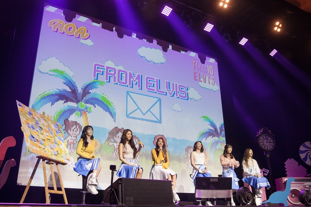 AOA (Jimin Yuna Hyejung Mina Sulhyun Praise) held a solo fan meeting in Korea and spent time with fans.AOA held a fan meeting T(W)O ELVIS at Sungkyunkwan Universitys Millennium Hall in Jongno-gu, Seoul on June 30 and met with fans.AOA has announced the start of the fan meeting held in about two years and nine months with the hit songs Simkunghae, Samunsa and Bingbing.He also enthusiastically enthusiastically performed Hit among the songs from the albums mini 5th album BINGLE BANGLE.AOA then showed full of fun sense such as Hung-chipa and Speed Game and presented Polaroid photos with members by drawing fans, and breathed closely with fans.AOA then heated up the fan meeting atmosphere by singing the albums title song Bingle Bangle, which contains Excuse me and cool and bright energy, in turn, and continuing the hit song medley.In particular, AOA confirmed the teamwork and strong fandom that became more sticky on this day, proving the dignity of the 7th year girl group.The members cheered each other with a sincere look, such as writing letters to each other and reading them, and conveyed messages to fans who sent unwavering love and solidified their solidarity with their fans.bak-beauty