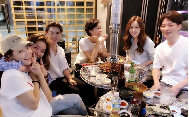 The cast of Grace Girl and the writer Baeg Migyeong had a surprise meeting.Actor Oh Na-ra posted photos of her instagram on June 30 with actors and Baeg Migyeong who appeared together in the JTBC drama Grace with her.In the photo, Kim Hee-sun, Oh Na-ra, Yo Se-jin, Seo Jung Yeon, Jung Hoon, and Baeg Migyeong gathered together to unravel the meeting.They are known to have had such a frequent meeting after the end of Grace and have maintained a strong relationship.In addition, Oh Na-ra said, Graces class lightning meeting with the funny people. Always charming people who are full of excitement.I forget my sickness and I burst into bread ~ Kim Hee-sun Baeg Migyeong writer of the artists world became more beautiful.Thanks to Sanghoon, Jeong Yeon-yeon Seojin was happy with the writers bread and bread. I always welcome this kind of meeting. Next time, I will see you with Da Hye, Yeon-ah and Hee-jin. bak-beauty