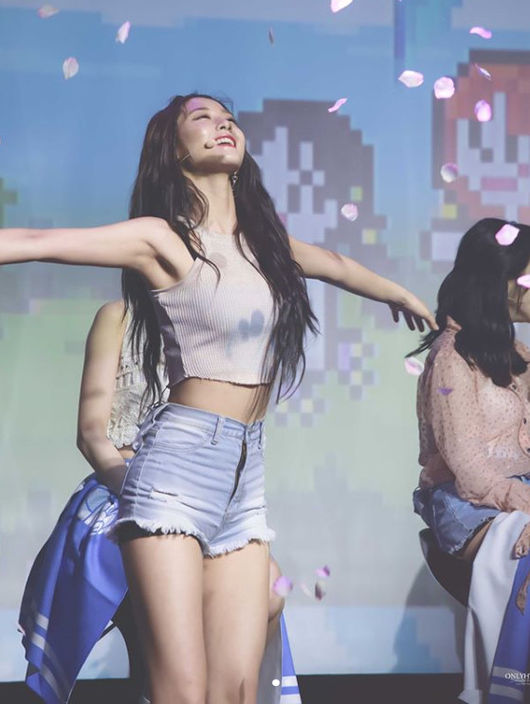 Girl group AOA member Seolhyun gave a happy smile on stage.Today, singer Seolhyun posted a picture with a short article called Happiness through his personal Instagram account.In the open photo, Seolhyun spreads his arms wide on the stage and makes a happy smile that seems to fly through the sky. Especially, her thin waist and honey thighs, she caught the attention of fans with sexy body.On the other hand, Seolhyun has appeared on KBS2TV entertainment Superman Returns and has become a hot topic by enjoying small but certain happiness Cattle turnover felt by childcare.Seolhyun Instagram caption