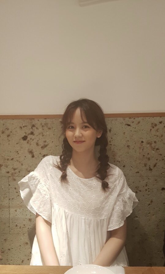 Kim So-hyun posted a picture of his recent instagram on the 2nd.Kim So-hyun in the public photo wore a white one piece with a refreshing feeling and had a head of sheep.A slightly smiley face toward the camera captivated Eye-catching with a pure yet lovely charm.Meanwhile, Kim So-hyun appeared as Song Grim in KBS2 Radio Romance, which ended in March, and recently held a fan meeting in Japan successfully.