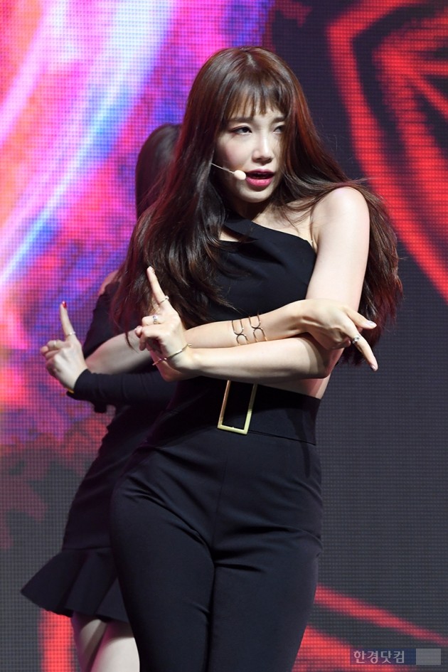 <p>The group participated in a showcase commemorating the mini 7 One & Six (ONE & SIX) mini 7 held at the Gwangjang Dong Yes 24 Live Hall on September 2 this afternoon Pink Jung Eun-ji showed official performances To have</p>