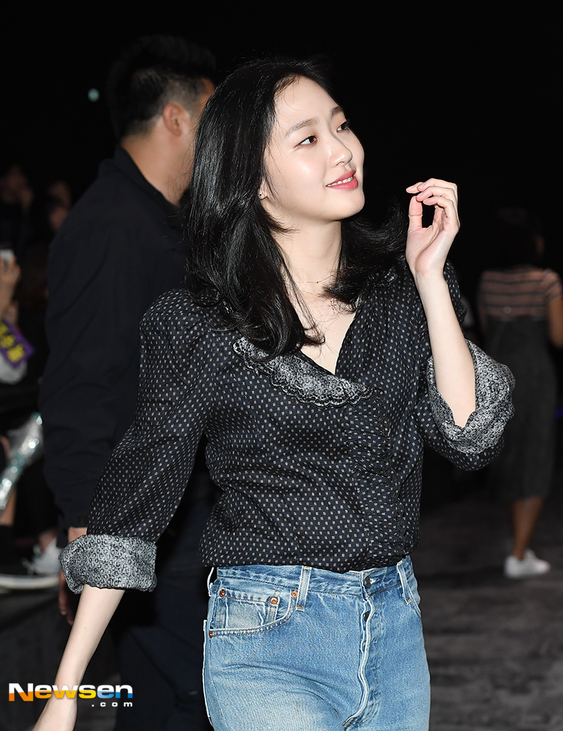 <p>The stage greeting of the movie Byeonsan took place in the afternoon of July 1 at the Mega Box COEX in Samsung-dong, Gangnam-gu.</p><p>Actor Kim Go-eun this day participated.</p><p>The movie Byeonsan (Director Lee Joon-Ik) is a girl who has been forcibly summoned to the hometown Byeonsan filled with black history with hints and tricks of distorted street twist moment, unrequited stern (Kim Go-eun minutes) Paxon Jun Hoon ) Is the pleasant drama depicting the biggest crisis in life. It is scheduled to be released on July 4th.</p>