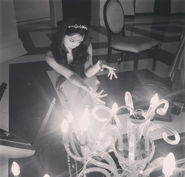 Group Apink member Jung Eun-ji showed off her beauty.Jung Eun-ji posted a black and white photo on his instagram on July 2 with an article Meet soon.In the photo, Jung Eun-ji, who looks at Chandelier while wearing T-ara, is shown.Jung Eun-ji looked at Chandelier with alluring eyes and added a strange gesture: the beauty of Jung Eun-ji, which stands out in black and white photographs, catches his eye.The fans who responded to the photos responded such as Congratulations on the comeback, Finally today! It is a goddess and I am so excited.delay stock