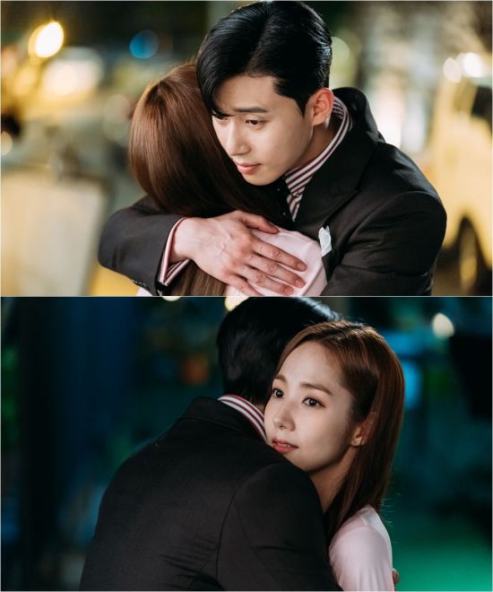 Kim Secretary Park Seo-joon Park Min-youngs two-way romance is unfolded.In the cable TV TVN drama Why is Secretary Kim doing that? (playplayed by Baek Sun-woo and director Park Joon-hwa, hereinafter, Kim Secretary) which is broadcasted on the 4th, Lee Yeongjun (Park Seo-joon) Kim Mi-so, who has been riding Somethings going on between them, confirmed and kissed each other and kissed each other in earnest We are going to have a two-way romance.Lee Yeongjun and Kim Mi-sos hot kisses were drawn in the last 8 endings, and they were announced to start dating at the same time as the liquidation of Somethings going on between them.So I looked at the points of watching the second act, which can enjoy the second half of Kim Secretary more.#Park Seo-joon Min-young, About the Close + Chiritchirit In-house Secret Love! (feat. How to Be a Lover)If the secretary Kim Mi-so, who declared his departure from the first act of Kim Secretary, and the history of Somethings going on between them, which started with the departure of Lee Yeongjun, vice chairman who proposed marriage to prevent it, the second act deals with the breathtaking and shimmering in-house secret love of the two.In fact, Lee Yeongjun and Kim Mi-so, the first love, are going to have a secret love affair in the company, which is a very difficult situation.Lee Yeongjun and Kim Mi-so, who belong to the love affair, are also interested in what kind of love they will show.It will not only be fun to watch whether the two people can level up as a lover through their first love affair, but also the empathy and excitement about the love situation will give a different fun.# Park Seo-joon Park Min-young Lee Tae-hwan, the mystery of the kidnapping case, is revealed! (feat. rice cake recovered)The truth of the kidnapping case that entangled Lee Yeongjun, Kim Mi-so, and Lee Sung-yeon (Lee Tae-hwan) will also be revealed.The situation is almost revealed that the brother who was kidnapped with Kim Mi-so was Lee Yeongjun, such as the eerie woman appearing in Lee Yeongjun and Kim Mi-sos dreams, the conversation with Choi and Kim Mi-so, Lee Sung-yeon, who tells the story about his kidnapping, and Lee Yeongjun, who recalls the kidnapping.In the second act, it is expected to accelerate the exciting development by drawing the kidnapping incident seen at the point of Lee Yeongjun along with the recovery of rice cake about the kidnapping incident that was placed everywhere like a puzzle piece that was not matched.In particular, I wonder how the kidnapping will work for Lee Yeongjun and Kim Mi-so, who have just started bilateral romance.# Lee Min-ki, Jung So-min, Lee Soo-kyung, Gosewon, etc. Use the right place cameo! (feat. express activity)Finally, the cameos appearing in the right place are likely to make the Kim Secretary, which has just turned around the turnaround and opened the door of the second act, more interesting.Park Byeong-eun appeared as a cameo and provided Kim Mi-so with a decisive clue about the kidnapping case, raising expectations about what kind of activities the cameos will add to the exciting development.If Lee Yeongjun and Kim Mi-so focused on the relationship that changed and realized each others minds in the early part of the 8th episode, the process of breaking through the crisis situation where the two people are fit while secretly dating from the second act will be drawn.I will feel the feeling of being a sweet and tired person on the other hand, he said. Please look forward to Kims secretary, which will become more exciting and exciting in earnest.