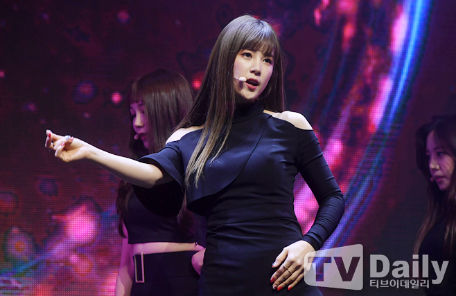 Apink Park Lantern Leaders Charisma <p>Girl group Apink 7th mini album ONE & SIX showcase will be held in the aisle at Yes 24 Live Hall in Gwangjin-gu, Seoul, on the afternoon of the 2nd</p><p>Apink night lanterns are participating in the showcase of this day.</p><p>The title song of this album, No One is a song of an exciting minor pop dance genre, harmonized with Tropical feeling Housebits, and there is no longer a sense and feeling of those days that loved one man at that time I put my heart.</p><p>7th Mini Album ONE & SIX Showcase</p>