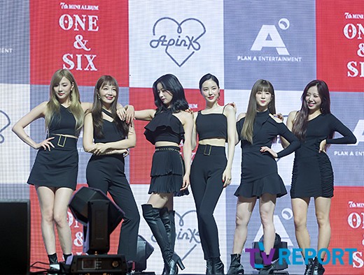 Group Apink has a photo time at the mini 7th album ONE & SIX showcase held at the 24th live hall of Gwangjang Dong Yes in Gwangjin-gu, Seoul on the afternoon of the 2nd.The title song No 1 is a song about the feelings of a woman who has left her mind.