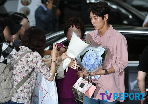 <p>Actor Lee Joon-gi is attending the launch of tvN Lawless Lawyer (Kim Jin-min directed director, Yoon Hyun-ho script) held at a restaurant everyday in Yeongdeungpo-ku, Seoul on the afternoon of the 2nd.</p><p>Lawless Lawyer in which Lee Joon-gi, Seo Ye-ji, Lee Hye-Yeong, Choi Min-soo and others appeared, lawless lawyers who used fists instead of law gave their lives He fought against absolute power and finished broadcasting the day he was leaving in Goaak sweeping court acting growing into a true lawless (Mutake) lawyer.</p>