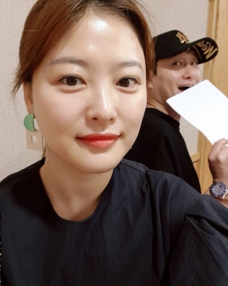 Sim Jin-hwa has become a Chun Woo-Hee lookalike.Gag Woman Sim Jin-hwa posted several photos on her SNS on the 3rd, along with an article entitled So much fun, Impa M. Kim Young-chul is the truth.In the open photo, Sim Jin-hwa shows off beautiful looks even in pale makeup.Behind her, her husband, Wonhyo Kim, who is looking at her with joy, was also caught.Sim Jin-hwa is enjoying second beautiful look today with his return face after a recent diet.Especially, Chun Woo-Hees appearance overlaps in the face of losing weight, and it is becoming a hot topic among netizens.Meanwhile, Sim Jin-hwa has been in the spotlight for winning 17kg weight loss in the last five months.Photo: Sim Jin-hwa Instagram