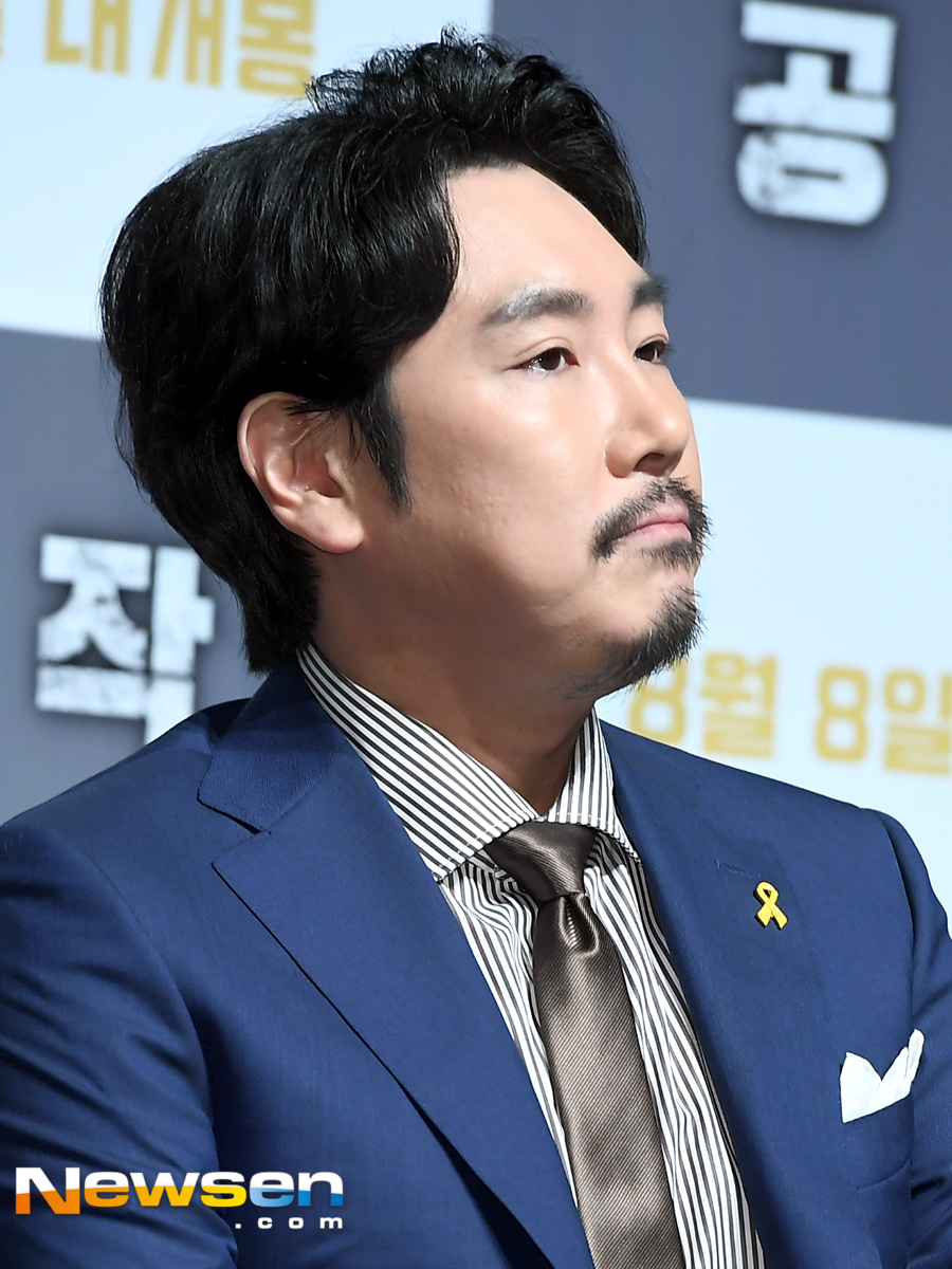 The film Peafowl (director Yoon Jong-bin) production report was held at CGV in Apgujeong, Gangnam-gu, Seoul on July 3 at 11 am.Cho Jin-woong attended the day.In the mid-1990s, the film Peafowl was officially invited to the 71st Cannes International Film Festival Midnight Screening and sold to 111 countries overseas as an intelligence drama depicting the story of an Angibu spy who was digging into the reality of the North Korean nuclear issue under the code name Black VenusOpened August 8.Jung Yu-jin