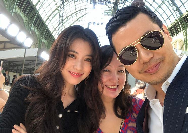 Actor Han Hyo-joo has unveiled a picture of Cheating Tom 4 - Hair Stylist Wannabe Park, Man-hyeun with Model Soo-Joo.On the 4th, Han Hyo-joo posted several photos through his instagram with the comment Thank you, it was a good time!Han Hyo-joo in the public photo attracts attention with its pure charm and chic charm.In another photo, Cheating Tom 4 - Hair Stylist Wannabe Park, Man-hyeun and a friendly look were also seen.Park, Man-hyeun is a heating Tom 4 - Hair Stylist Wannabe who is responsible for various domestic celebrities such as Lee Byung-hun and Han Hyo-joo.There was also a two-shot with Model Soo-Joo, who also drew admiration from those who emanated superior giraffes and force beside the top Model.Meanwhile, Han Hyo-joo is set to return to the screen later this month through the film Inland.Photo Han Hyo-joo Instagram