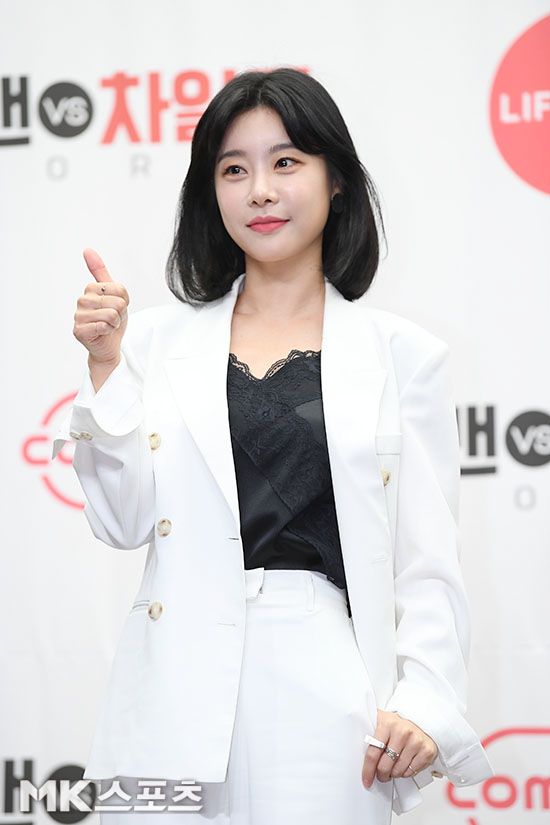 Lifetime, Comedy TV, and K STAR will be presenting a new entertainment Man vs Child Korea at the Sangam-dong Stanford Hotel in Mapo-gu, Seoul on the 4th.Girls Day Sojin has photo timeManvs Child Korea is a Korean version of Manvs Child, which was first introduced in 2015 and became popular in the United States. It is a new concept cooking program that depicts the confrontation between professional chefs and child chefs.