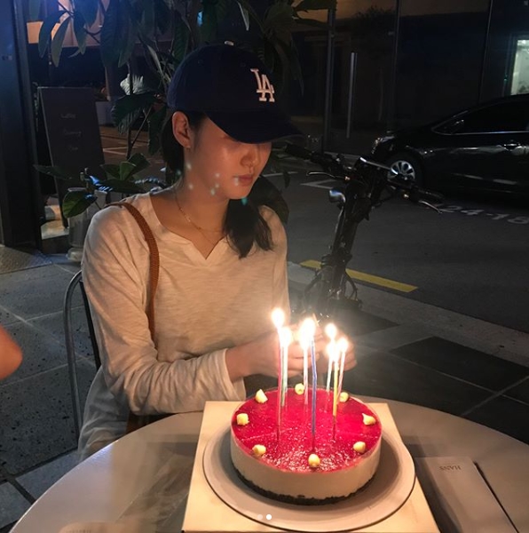 Actor Kim Go-eun has unveiled the scene of the 28-year-old Birthday Party.Kim Go-eun posted two photos on his Instagram account on July 4 with heart-shaped emoticons.Inside the photo was a picture of Kim Go-eun smiling with a candle-lit cake, which added a feminine charm to her beige blouse.Kim Go-euns bright smile catches the eye.The fans who responded to the photos responded such as Happy Birthday, I want to resemble Ko Un sister smile, My sister will continue to walk the flower road.delay stock