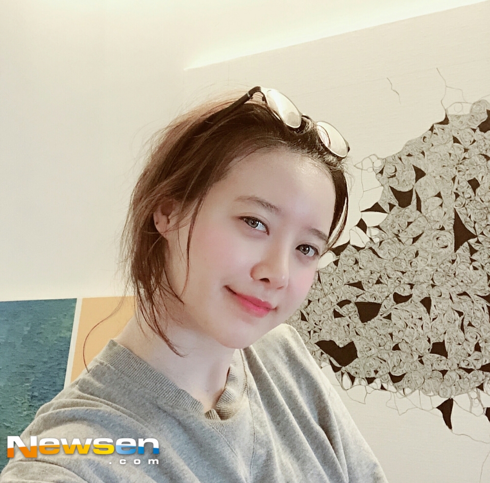 Ku Hye-sun boasted perfect beautiful looks for any hairstyle.Actor Ku Hye-sun posted an article and a photo on his Instagram on July 3, entitled Working: Huck.In the photo, Ku Hye-sun is showing off his visuals from the ulchan even in a messy Hair. The honey skin of Ku Hye-sun, which is white and transparent, attracts particular attention.kim ye-eun