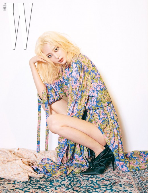 Actor Han Ye-seul has turned glamorous into a blonde goddess, sporting a doll-like proportion.Fashion magazine W released a video interview with Han Ye-seuls picture, which regained her smile in a healthy manner through the July issue.In a photo shoot at a studio in Gangnam, Han Ye-seul led an exotic mood with a dreamy concept and filled the space with a fascinating figure.Han Ye-seul has a feminine charm with a colorful one piece, and she has shown her blonde hair and bold makeup that anyone can not easily digest, and she has shown off her style icon fashion.In addition, the one piece matched with black and gold color was digested with a dignified and alluring figure, and the quality of the picture was enhanced.In particular, Han Ye-seul added beautiful appearance, perfect proportion of body, various facial expressions according to costume concept, and maximized the perfection with a picture reminiscent of one movie.Han Ye-seul has signed a management contract with a new agency partner, Partners Park, and is carefully reviewing the next film, including drama and movie, in the second half of the year for full-scale work.
