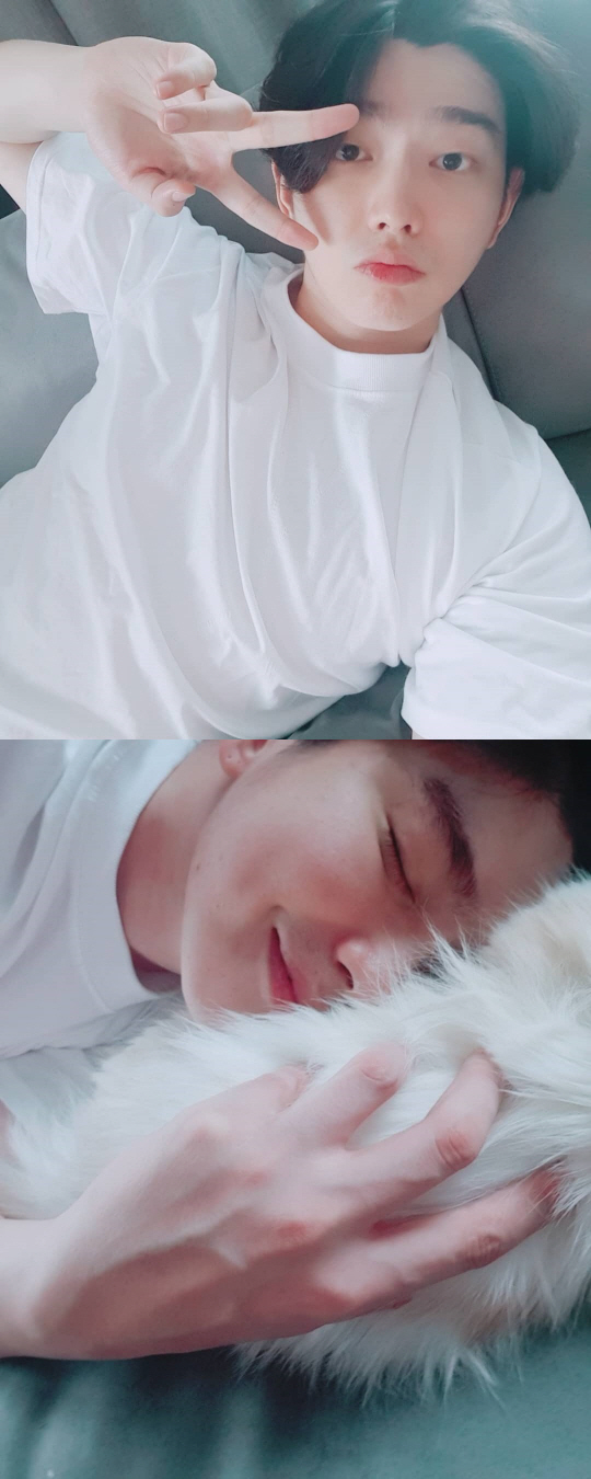 Actor Yoon Kyun-sang showed off her Shining beauty more than ever.On May 5, Yoon Kyun-sang posted a picture on his SNS with an article entitled  and cotton.In the photo, Yoon Kyun-sang takes a V-posing while watching the camera, and his dog is wet in his arms and wet in his arms.I dont know why the crying babies are like this, I thought it was all like this. I touched my stomach and bit my stomach, but I never did mandible, said Yoon Kyun-sang.Im proud of it. Yoon Kyun-sang is on hiatus after the drama Oh, the Mysterious earlier this year.
