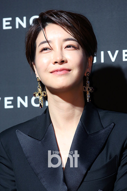 Actor Jin Seo-yeon poses at the Gangsan City launching party photo call event held at Cheongdam-dong Burlesque in Gangnam-gu, Seoul on the afternoon of the 5th.news report