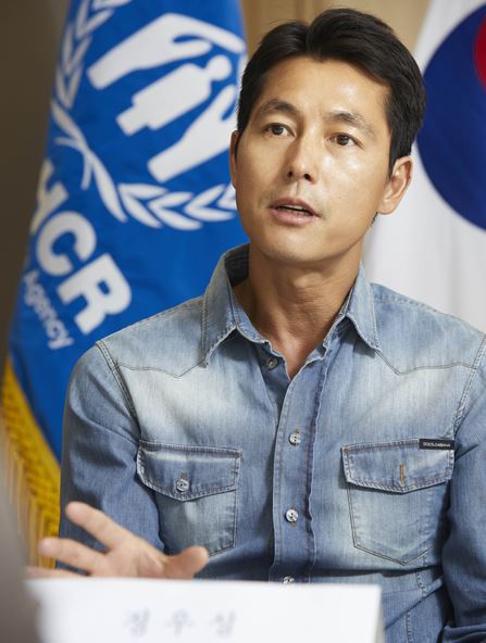 In an Interview with CBS Radio Kim Hyun-jungs news show, Jung Woo-sung said, I do not think it is a matter of agreeing and opposing to accept Refugees.Jung Woo-sung said, I have to fully understand the position of those who talk about antipathy to Refugees in Korea.Because our society was unequal, unstable, job hunting, and it was such a society that it was hard to raise children.I think the Refugee is coming up all of a sudden, he said. I know its difficult for the Refugee, but we have to solve our difficulties first. He said, I think youre talking about the desire that we should be given priority.The South Korea has already established laws and systems, and it is necessary to examine them in the laws and systems, he said. I am in trouble now, but what can I do?The South Korean government has also made a promise between countries called the Refugee Status Convention under the international community, not an issue that can be said to be a matter of not being accepted only from our perspective.So, it seems that this issue is the issue that we have to keep our promise to the international community and listen to the Voices of such concerns in Korea and make such efforts to minimize and eliminate such concerns at the same time, he added.I think we need to have a little objectivity about the perspective that is looking at this problem rather than an alternative, he said. When it is done enough, we will have a solution to how our society will look at Refugees and how they will accept them.I think it is bad for all of us to see the social conflicts in the South Korea spread greatly due to the Refugee issue, he said. I hope that the information we know, and what we are trying to say, will be a society that we discuss and discuss at both sides of our eyes.