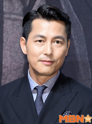 Actor Jung Woo-sung told the news show about the Refugee problem.Jung Woo-sung appeared in the CBS radio Kim Hyun-jungs News Show studio on the morning of the 5th.On this day, Jung Woo-sung said, Refugee is a story of a country far from us, so we fully understand the people who have an antipathy to Refugee in South Korea.This is because our society is unequal and unstable. But then suddenly Refugee came just over.I know its hard for Refugee, but we have to deal with our difficulties first. Now that youre feeling this way, I think youre saying that if you dont, you want us to be a priority on that.Jung Woo-sung said, South Korea has laws and institutions. You can examine them in it. There is also the International Refugee Convention.This seems to be the issue that we have to listen to the publics concerns while keeping our promises with the international community, and make efforts to minimize and eliminate them in the same time zone, he said.Asked what alternatives would be needed to solve the Refugee problem, he said, It seems that we need to have a little objectivity about the view of the Want rather than the alternative.When that is done enough, we think there will be some solution to how our society will see and accept Refugee in the future.