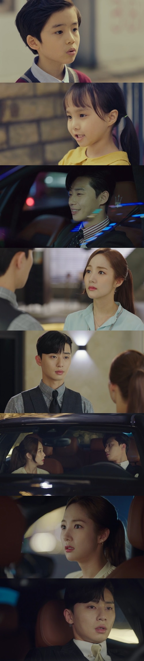 Park Min-young knew the real identity with Park Seo-joons Lie.In the 9th episode (playplay by Jung Eun-young/director Park Joon-hwa), which was broadcast on July 4, TVNs tree drama Why Secretary Kim is?, Park Min-young found out that Lee Yeongjun (Park Seo-joon) was the brother who was kidnapped together in the past.Im sorry I answered too late, Kim said.I like that vice chairman, said Lee Yeongjuns Confessions, and two people became lovers, and Lee Yeongjuns kiss trauma was solved by Kim Mi-so.Lee Yeongjun was terrified to see a woman in question whenever she tried to kiss Kim Mi-so, but when Kim Mi-so kissed her first, she kissed her safely.Lee Yeongjun asked, Lets be sure, is it the beginning of our summer love affair? Kim Mi-so replied, Yes and went away first.Lee Yeongjun called Kim Mi-so, Come with me, my woman.Lee Yeongjun urged me to marry as soon as possible, and Kim Mi-so was embarrassed that he was not too hasty for an hour.The way back Lee Yeongjun recalled a young Kim Mi-so.Lee Yeongjun recalled the memory that Kim Mi-so had asked him to marry and went back to Kim Mi-so and said, Im afraid Ill miss you. Im afraid Kim would miss you.Lee Yeongjun became clear that the person who was kidnapped with Kim Mi-so in the past with his childhood memory.But Kim Mi-so said, I want to ask you something. Is my brother really the writer I was looking for? I know it sounds strange, but I keep thinking he is his brother.Im not his brother, Lee Yeongjun said, Im not a traumatized person, and Im a nightmare.I dont care about nightmares or hurts, Lie said.When Lee Yeongjun asked, What does it matter if he is his brother or not? Does Kim like me differently? Kim Mi-so said, I do not care.Regardless of that, the former vice chairman is good. In the meantime, Lee Sung-yeon (Lee Tae-hwan) was angry at Lee Yeongjun, asking Kim Mi-so, who does not answer the phone after the public Confessions, Is it because of Young Jun?Lee Seong-yeon went on to claim that Lee Yeongjun had a hard time being kidnapped and taken away.Meanwhile, Kim Mi-sos suspicions grew deeper and deeper.Lee Yeongjun brought up the story of Desiigner, an acquaintance of his mother who knew from childhood, saying that the burgundy color suits him well, and Kim Mi-so recalled the story he had heard from Choi (Kim Hye-ok).Choi said that he talked about the clothes of his son who was kidnapped in the past and talked about the Desiigner, and that he was worried about his son who was cold like Lee Yeongjun.Lee Sung-yeon, who claims to have been kidnapped, did not get cold much.Kim Mi-so, who made a strange feeling, recalled the name Hyun-yi that Choi told Lee Yeongjun who fell asleep in the car and called it Sung Hyun-hyun brother and Lee Yeongjun answered Why?Kim Mi-so was surprised to learn that Lee Sung-hyun, who was kidnapped in the past, was Lee Yeongjun, and Lee Yeongjun was also surprised to wake up.Yoo Gyeong-sang