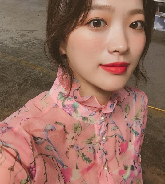 Actor Chun Woo-Hee showed off her water-soaked beauty.Chun Woo-Hee posted a picture on his instagram on July 5 with an article entitled Flower during the Fever.The photo shows Chun Woo-Hee in a floral costume, who smiles as she stares at the camera.Chun Woo-Hees big eyes and blemishe-free skin attracts Eye-catching.The fans who responded to the photos responded, It is getting more beautiful day by day, It is the most beautiful in the world, and What if flowers are decorated.delay stock