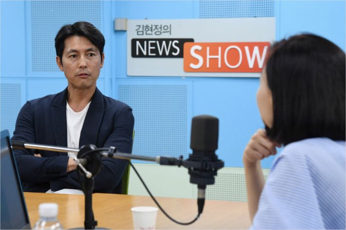<p>■ Broadcasting: CBS Radio <News Show of Kim Hyung Jong> FM 98 1 (07: 30-09: 00) ■ Progress: Kim Hyun Jung Anchor ■ Dialogue: Actor Jung Woo-sung (UNRefugee Organization Goodwill Ambassador)</p><p>◆ Jung Woo - sung> Hello. Im glad. It is Jung Woo-sung.</p><p>◇ Kim Hyun Jung> Since I met the star, I have some atrophy. (Lol)</p><p>◆ Jung Woo - sung> There is not. (Lol)</p><p>◆ Jung Woo - sung> There is also a movie to be released soon. Some movies are going into shooting.</p><p>◇ Kim Hyun Jung> There is a movie that goes into shooting and it is in the midst of a hurry to come Do you want to come over the phone, Did you come here?</p><p>◆ Jung Woo - sung> It seems to be a problem that I have to face to face and share my story carefully and I was told that it would be good for me in my studio.</p><p>◇ Kim Hyun Jung> It got better. First of all, the greetings of the people of our news program listeners.</p><p>◆ Jung Woo - sung> Yes, Hello. Nice to meet you, Kim Hyun Jungs news show listener. Jung Woo - sung is called.</p><p>◇ Kim Hyun Jung> Thank you. In fact, who came to do movie promotion came to talk about Refugee problem? I do not know if there are such listeners. However, Goodwill Ambassador of UNRefugee Organization?</p><p>◆ Jung Woo - sung> Yes, it is.</p><p>◇ Kim Hyung-jung> Its been quite a long time since I worked, did not he?</p><p>◆ Jung Woo - sung> It is not quite long. It has been four years now.</p><p>◇ Kim Hyun Jung> Its four years.</p><p>◆ Jung Woo - sung> It is the road that enters the 5th year.</p><p>◇ Kim Hyun Jung> Mr. Jung Woo-sung. In fact, it would have debuted in FY 1994, forbidden?</p><p>◆ Jung Woo - sung> That s right.</p><p>◇ Kim Hyun Jung> As a fan watching over since that time.</p><p>◆ Jung Woo - sung> Is that so? Thank you very much.</p><p>◇ Kim Hyun Jung> I have never seen an actor who runs like this for a long time but has no malicious writing once. Always a concept actor, a national actor. Where there was no actor who received only the garden tribute, but honest.</p><p>Jung Woo - sung> I do not know. But what about praise? . . It looks like it was. Many people have said that due to some Refugee problems this time, Why are you so, yes, (laugh)</p><p>◇ Kim Hyun Jung> That story I tried right now. Since Jung Woo-sung was such a person, I can not support it this time, why spoken another world ? Such malicious writing started running. . . Are you okay</p><p>◆ Jung Woo - sung> Since it is a story that must be obvious, it has to be done. It seems that this is not a matter of opposing, approving of accepting Refugee. How difficult you understand Refugee, its difficulty facing Refugee. And, in fact, Refugee is a story of a distant country. And it is actually hard for people in general to distinguish between Refugee and settlers.</p><p>◇ Kim Hyun Jung> Yes, thats right.</p><p>◆ Jung Woo - sung> Therefore, now, there is only a thorough understanding of the position of those who speak their antipathy against Refugee in the Republic of Korea. Because our society is inequality, I am worried because of my employment difficulties, and I also have children and it is hard to nurture children. It was such a society. However, now suddenly Refugee is getting closer. I will try it. No, I understand that Refugee is difficult, but from our difficulties, must we first solve it? Such a heart necessarily comes from. I think that I will say that it is not like this, that I will accept safety, I will say to you there is a wind like We should give priority to some.</p><p>◇ Kim Hyun Jung> Do you fully understand its position?</p><p>◆ Jung Woo - sung> I think it is natural.</p><p>◇ Kim Hyun Jung> But when there is a part that I know a little, there is an obligation to know the part that I do not know sufficiently, so in that sense, Jung Woo-sung got out so far, Gogoyo. The fact that I also gathered some questions for Jung Woo - sung is many commercial objections. I have gathered and watched them. First of all, what is Jung Woo-sungs position on Refugee coming into our society?</p><p>◇ Kim Hyun Jung> I made a promise for now, we are outside.</p><p>◆ Jung Woo - sung> It is not a problem that we can only talk about getting received in our position. For this reason, we listen to such concerns of domestic concern, keeping promises with the international community, we will make such efforts to minimize such concerns and dispel them to the same time now There seems to be only this problem.</p><p>◇ Kim Hyun Jung> So, there are promises with the international community and with us, according to the rules, according to that law we decided, Refugee will be accepted if that person is Refugee We are going to be brought back. It is the position to do like this.</p><p>◆ Jung Woo - sung> That s right.</p><p>◇ Kim Hyun Jung> By the way, I will talk about those who have fear of receiving Refugee. There are quite a lot of incoming fake refugees so that they go through brokers to work illegitimately. Do you know if the Refugee application is Refugees real fake Refugee ?</p><p>◆ Jung Woo - sung> In our society, unless we have legal knowledge, we must receive lawyer s help.</p><p>◇ Kim Hyun Jung> Batjo.</p><p>◆ Jung Woo - sung> By the way, those who try to apply Refugee to that country beyond the country will not know the system of the legal system. Therefore, if there is someone who knows it, there is no choice but to ask for help. By the way, the word broker is not present only in Korea. A broker also exists to go to a nearby station that does not cross the silk plane. However, in fact. That broker will be a problem. If this broker has a will to help between the legal system and the actual Refugee, that Refugee is a difficult experience. Of course, the minimum cost is spending.</p><p>◇ Kim Hyun Jung> By giving the commission.</p><p>◆ Jung Woo - sung> By the way, there are very bad brokers in broker. In addition, women are selling on trafficking and they are gymnast. The person of broker talk knows in what way it is spoken. You do not have Refugee that child, give money and write a broker to get Refugees qualification?</p><p>◇ Kim Hyun Jung> It is not a person who makes something like a fake document, is it a broker ?</p><p>◆ Jung Woo - sung> By the way, fake documents can not exist. Because it is exactly the same as the word ignored Korean law and institution.</p><p>◇ Kim Hyun Jung> Can you filter? Do you understand?</p><p>◆ Jung Woo - sung> It is very difficult to prove it because people live well in Yemen, so in fact. Therefore, the review process is long Gogoyo.</p><p>◇ Kim Hyun Jung> So so are you planning to wait a lot now?</p><p>◆ Jung Woo - sung> Although the viewpoint of accessing each is a bit different, The review process is long, please reduce it.</p><p>◇ Kim Hyun Jung> Decrease. Why it will stay long in Jeju Island, it is inconvenient, irresistible, anxiously dies. Its not like this.</p><p>◆ Jung Woo - sung> By the way, the review process is long and tough. Therefore, Refugee recognition rate is low as well.</p><p>◇ Kim Hyun-Jung> Since the review to reduce the review process may be so lazy.</p><p>◆ Jung Woo - sung> In fact I think that there was also a problem of human resources. Because there are 38 examiners nationwide. And there you will need an interpreter who can speak Arabic. It was a fact that it took a long time to try not to have an interpreter.</p><p>◇ Kim Hyun Jung> I see. Whether there is a broker when there are some words summarized, is not it? Is the word that intervened or not done is genuine or the criterion of covering counterfeit Nyarlu is impossible? However, If there is enough money to buy a broker, is not it Refugee? It seems like we can also talk like this.</p><p>◆ Jung Woo - sung> So Refugee would not be the one who lost all his wealth. People are threatened with life from the crisis of war. And if a person who lived normally to this day suddenly has to leave home due to saturation of bullets and bombs, there is a person who can be threatened with life.</p><p>◇ Kim Hyun Jung> There is also political Refugee, there is likely to be War Refugee.</p><p>◆ Jung Woo - sung> And in Refugee, there will be no other difference in my property, which I will also prepare in Refugee.</p><p>◇ Kim Hyun Jung> Then when we ask the words, we are thinking of Refugee. . . As the boat people riding as boat 30 people riding and clothes coming torn and finally life will come to draw only the poor Refugees appearance. Actually Refugee will have rich people too. I might get on an airplane.</p><p>◆ Jung Woo - sung> Over the mountain for days. You can move the mountain for a week, ten days. However, by the way, we can come here on board a road boat that can enter the island of Jeju Island in the Republic of Korea. Unfortunately those who were living in Malaysia. Malaysia is not a country to ratify Refugee status agreement.</p><p>◇ Kim Hyun Jung> I have to go.</p><p>◆ Jung Woo - sung> In the case of 3 months, there was a situation where it was forcibly expelled. There were people who had economic activities in Malaysia before Yemen wrapped up in the civil war. It is the same Muslim country. I try to do that There are circumstances of each of us, whether they passed through or stayed there, there are circumstances of such people. In order to do the Republic of Korea fake Refugee gathered in Malaysia to book the airplane turbidly, If you can live a wonderful life than going there illegally and look at them in this way. And since they endured all such expenditure (as they came to Jeju Island), their living expenses are mostly away from Jeju Island.</p><p>◇ Kim Hyun Jung> How long have you been from Yemen to here? It is the property we have to have it to come. It has arrived in multiple places while getting assisted by an airplane. There was no catch wealth. Did you apply for Refugee application at Jeju Island and waiting for judgment?</p><p>◆ Jung Woo - sung> I went to the Jeju Forum this time and talked about Refugee. However, I just met them again just wanting to see me from Jeju Island.</p><p>◆ Jung Woo - sung> I will get a job to eat and live. And we also have to encourage them to find employment in order to reduce the taxes we make to the utmost in order to minimize the money they pay.</p><p>◇ Kim Hyun Jung> is a young man 90% of the people are not just pure Refugee we are generally known, only people who took a picture by employment has come in There is such a story comes out. In a word There is no real Refugee.</p><p>◆ Jung Woo - sung> If you start wrapping up in a civil war, the man will be subject to collection. And when the rebellion takes control of what kind of area it will try to rebel all forces in that area. After that, there were times when we made our family hostage. If you do not fight us, your family will also kill themselves. And also when rebel forces came out and government troops came in, did your rebellion work? It will be a very similar situation. 6. Norwegian Youth Organization at 25:00, the media coach, having police to sold how many people were slaughtered when seeking ideas and ideals. So it will be a bit like that.</p><p>◇ Kim Hyun Jung> Young men who have avoided that situation. Of course there are a lot of young men who become the target, has it increased among people who come naturally?</p><p>He was one programmer and also about the hardware of one computer, and one was a chef again.</p><p>◇ Kim Hyung-jung> Very, very, The terrorists in these people can have IS IS THIS ISSUE OF THIS CAPACITY AND THERE WILL NOT BE TO THERE ALL THAT  Will not it stay in society properly and perplexity in the periphery will not flood the way of crime? Look at France, Europe. Is not Europe suffering from such a problem now? Please do a lot of such speakers.</p><p>Jung Woo - sung> Are you a criminal? Well, you probably do not know, well. There will be criminals in our society as well.</p><p>◇ Kim Hyun Jung> Thats right.</p><p>◆ Jung Woo - sung> So because there is Refugee, the crime itself was also greatly exaggerated.</p><p>◇ Kim Hyun Jung> Prejudice?</p><p>◆ Jung Woo - sung> Although it is prejudiced, in fact it is very unfortunate that anyone can become a criminal, but it is our social problem. We only tried to separate the problem between Refugee and our society only for that part. So, that part is very painful. In 2007? When a Korean named Cho Seung-hi at the Virginia Polytechnic Institute gun shot, at that time in the American society there is a high probability that all Koreans can become guns and teachers, so be careful with Genes Koreas children Is it illeuture? I do not have it. That person would be a Korean-American living in the United States.</p><p>◇ Kim Hyun Jung> Even though it is a Korean-American, that person is an unusual mutation and that person has problems.</p><p>◇ Kim Hyun Jung> They can not adapt afterwards, but those who are not likely to get lost in the surrounding area, try not to get over the criminals, rather those who have passed Refugees judgment once more can be established So it is more important to prepare countermeasures.</p><p>◆ Jung Woo - sung> Yes.</p><p>◇ Kim Hyun Jung> So, what do you think about such an objection? Is not Jung Woo-sung a rich man, why is not it a fact-oriented neighbor all the time? Because living forever, since its actually minutes, do not worry about security problems, people who are not worried like this, especially the people. People who live in poor areas are people who must live with that Refugee in bumps and collaborations, There are a lot of such stories actually actually circulating, but what do you think about the various communities?</p><p>Jung Woo - sung> Thats right. Is Jung Woo-sung far away from reality? (Lol)</p><p>◇ Kim Hyun Jung> Jung Woo-sung bothered his head a bit and rubbed for a while. Bother us. What are you saying? Jung Woo-sung away from reality</p><p>Jung Woo - sung> Thats right. A little story that I do not know poverty. . . do not know. There will be times when you have forgotten poverty. As I was my first child, I was really living my life in Sandongnet retreat village.</p><p>◇ Kim Hyun Jung> Removed village?</p><p>◆ Jung Woo - sung> Yes. However, as it is passing, it is interesting to emphasize that and to tell that everyone knows your life well. This Refugee problem is a problem that individuals and one country can not assume responsibility and is a matter that must be responsible like the whole world so we talk about social concern You are responsible for I do not mean to take it off. As a member of the international community, the country that I did and the Republic of Korea, a beggar offering words that we must empathize the problem as if we sympathize together, the quality and richness of your life I do not tell you robbers.</p><p>◇ Kim Hyun Jung> So thats it. It is multilingual communication. In the end, they can not adapt in society Lost as criminals Poor areas, so that neighbors next to me will not be done. To avoid this, the government prefers to embrace them and prepare countermeasures. This word is not it?</p><p>◆ Jung Woo - sung> I will continue to mention that because there is already a legal system. And to minimize the cost of spending on those in the country, their employment issue is important.</p><p>◇ Kim Hyun Jung> Thats OK, everyone. Jung Woo - sung is not the minister I wonder what alternatives, which countermeasures will be needed, with permission to Refugee, I will not be able to persuade so long as to live like us. Playa I But by someone who is a bit more troubling than me, what kind of options are needed?</p><p>◆ Jung Woo - sung> I do not think anything now, I think it is necessary for each other to have a little objectivity of my point of view seeing this problem. When it is done enough, there seems to be a solution for how our society will accept Refugee in the future and how to accept it. Is fun news interesting? And fake Refugee. The word fake is now emerging.</p><p>◇ Kim Hyung-jong> The topic.</p><p>◆ Jung Woo - sung> Because he is the information gained in the community in which he continued to share information with trust.</p><p>◇ Kim Hyun Jung> Because I believe it is given by a person I believe.</p><p>◆ Jung Woo - sung> Therefore, the reliability of that information is high, it is only a psychological state which is very difficult to deny that it is fake. So, fake news, fake news More and more fake, do not make fake milk, it seems that you have to continuously give reasonable, suitable such information on the news which is unreliable. And as false Refugee comes up with remarks again, there is no false Refugee from human rights groups, there is no fake Refugee, why can not understand. I have not only talked over and over like this in this way.</p><p>◆ Jung Woo - sung> fake Refugee is why there is no other reason, I think that it is necessary to continuously notify the Refugee examination system and such such goose a little more continuously.</p><p>◇ Kim Hyun Jung> So now lets take a step forward when our society has accurate information, not a bet if it is a point-like correct answer. Ears over each other will not listen to the other party. Will not it be done at the last weekend vote or not? Lets worry about not having such a situation opposed to each other and trying to find out what kind of thing is the most reasonable way by listening to abundant information in some empty bosom. Today, lets see that time.</p><p>◆ Jung Woo - sung> And now, in Korea and the Republic of Korea Refugee is not about Refugee problem, it seems to be our story. Our society was always inequality. It was irrational. And it was a society where scars were not healed. Because of such social problems, it seems that the problem has become big with this reason because of the sudden Refugee from the outside This kind of conflict that our society has. It would be a nice opportunity to solve such things well as a country that can protect Refugee in the international community as a more mature South Korea than a few opportunities. And in the society we can take care of the alienated hierarchy In an atmosphere where we can go to a mature society, I feel that there will be no creation due to this opportunity.</p><p>◇ Kim Hyun Jung> It may rather be a catalyst for our society to really jump one step towards maturity. It may be a good opportunity, it may be an opportunity to debate. What kind of position would you pay for Chongwaeong, about this part? It is the situation that I am actually seeing now. What do you think?</p><p>◆ Jung Woo - sung> You will see only</p><p>◇ Kim Hyun Jung> be understood.</p><p>Jung Woo - sung> I do not understand. I do not understand.</p><p>◇ Kim Hyun Jung> be understood. Which problem is deep?</p><p>◆ Jung Woo - sung> Because, when it shows antipathy against Refugee inside, there are people as well. Because it is a citizen, in the position of the government.</p><p>◇ Kim Hyun Jung> I have to listen to this story and listen to the other story.</p><p>◆ Jung Woo - sung> By the way I want to penetrate this problem wisely by Refugee several wisely.</p><p>◇ Kim Hyun Jung> Jung Woo-sung Everyone is seeing you. Goodwill ambassador of UNRefugee mechanism. Its okay half of Singapore. I am not worried. Because actors, singers, those who like this, in fact, something with a sharp conflict in society, please avoid question even if asking questions. In this way, I watched it for the first time in the studio.</p><p>◆ Jung Woo - sung> Facts My personal institution, anyone via SNS, worried voice, only a few people are very emotional primary colors. I left something like this. In fact Do not comment Why do these people speak like this this time as you read this twice everything you send like this one? It seems that it is the first time that I try to see the emotions of those people in that case.</p><p>◇ Kim Hyun Jung> No, avoid it if you actually run malicious writing. Those who do not bother to take a trouble read twice, please read three times.</p><p>◆ Jung Woo - sung> About this issue, right?</p><p>◇ Kim Hyun Jung> Why?</p><p>◆ Jung Woo - sung> You can communicate to obviously oppose and criticize your voice as you have to take the hidden emotions on the backside.</p><p>◇ Kim Hyun Jung> Understanding.</p><p>◆ Jung Woo - sung> Yes.</p><p>◇ Kim Hyun Jung> and. I really feel that it is really wonderful Jung Woo - sung. What kind of emotion are you feeling while reading the accusations that fall down on me twice or three times? I have not done anything wrong so far? He will study and studying what kind of emotions Ugylle will try to understand this way and will communicate. From now on, will it be possible to stance the situation in the event of social problems, political problems, such huge traffic jumping outbreaks, all the time?</p><p>◆ Jung Woo - sung> It looks like. Our generation seems to be the most important age band. In order to make Korea which will be for the next generation, it seems to be important how our generation acts and how we behave. I am somewhat sad but please tell me like Do not have love for our children? My mother.</p><p>◇ Kim Hyung-jong> Parents? Because we do not marry Jung Woo-sung I can not understand because there is no child So my mother raising a child knows how uneasy, Refugee comes in? Such a story.</p><p>◆ Jung Woo - sung> I can say so, I love that real Korea too, to love our children enough, to understand enough. Perhaps their parents and yes it seems, better from there to speak for the future of the Republic of Korea like this. There are now 68.5 million Refugee numbers aggregated, but it is not anyone who lived each other life who has 68.5 million individual history, normal. We also do not experience such difficulties. Ultimately speaking Refugee and trying to help Refugee, Hanungo talks about Refugee that conflicts and wars that are not such a story must go away. Therefore, the interest in Refugee is not just a simple warmth such as trying to help difficult people, but I think that it is a manifestation of intention that how to make this dispute can be called Ojejago I will.</p><p>◇ Kim Hyun Jung> While talking to Jung Woo-sung, in the end, although some jeans, actually UNRefugee mechanism what ambassador, goodwill ambassador, public relations can buy, well know about that part There are also many people not. Looking at Jung Woo - sung, he has too much knowledge. From the beginning The core business is not visible here? Is there no such idea? (Lol)</p><p>Jung Woo - sung> (laugh) I am happiest to talk about movies because my main business is an actor.</p><p>◇ Kim Hyun Jung> I am happy. Thats right. Today we met each other in Refugee interview, but now we need to meet Jung Woo - sung at the screen. <Wolf> I will release it on July 25th. Let me go.</p><p>◆ Jung Woo - sung> Thank you.</p><p>◇ Kim Hyun Jung> I will see you at the CRT.</p><p>◆ Jung Woo - sung> Screen (haha)</p><p>◆ Jung Woo - sung> Listeners, interview I do not know how to ask. Not easy, the last greeting. It seems that there is no such time in the history of Korea. However, I think that it is not good for all of us that the social conflict within the Republic of Korea spreads widely due to the Refugee problem. For that reason, you are in contact with information. And I hope that it will be a society to discuss while discussing from both sides that match the height of each others eyes. Kim Hyun Jung s news show so today. It was fun to thank you even if you were with the listeners.</p><p>◇ Kim Hyun Jung> I also really important digit Yotogoyo. I greatly appreciate Jung Woo - sung who came out so busy so far. Represent a listener, let me greet you. Thank you very much.</p><p>◆ Jung Woo - sung> Thank you.</p><p>◇ Kim Hyun Jung> Film actor, UNRefugee organization Goodwill ambassador Jung Woo-sung.</p><p>(Shorthand = South Korea Smart Stamps Association)</p><p>UNRefugee organization goodwill ambassador. . Refugee directly meet these 68.5 million people worldwide, these false Refugee lost ordinary life? Filtered by strict judgment, male center? Concerned about the crime because the rebellion evaded escaped? Reasons to help adapt to Korean society There is no division within ours. . Liberation in conversation</p>