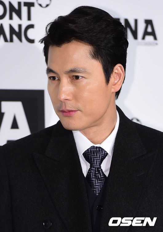 Actor Jung Woo-sungs Refugee remarks are becoming a hot topic again.Jung Woo-sung asked for attention, not to emphasize unconditional tolerance or individual responsibility for Refugee, but to look objectively.He also criticized the previous Refugee remarks and expressed his firm conviction.Jung Woo-sung appeared on CBS Kim Hyun-jungs News Show on the morning of the 5th and told his thoughts about Jeju Island Yemen Refugee, which is considered to be the most sensitive problem.Jung Woo-sung wrote a message on his SNS that he should be interested in the Refugee problem on the occasion of World Refugee Day.This was a hot debate, and he is also likely to be the reason why the people are continuing to argue for and against the current Jeju Island Yemen Refugee acceptance.Opposition to the Refugee acceptance, which adds to extremist terrorism, crime and Muslim fear, and pro-consent opinion that they should be accepted on a humanitarian level are fiercely clashing.It is a difficult problem to discuss who is right and wrong, so no one can easily go out.But Jung Woo-sung was different.In May 2014, Jung Woo-sung, who was appointed as an honorary envoy to the United Nations Refugee Organization, urged steady interest in Refugee and is struggling for World peace. He also appeared on the air and raised his voice to change public awareness.Jung Woo-sung, who recently went to Jeju Island to talk about Refugee himself, and met Refugee, said, The Refugee problem is a problem that requires a former Worldly co-ownership because one individual or a state cannot be responsible.It was the answer to somes argument: Why do you force an individual to take responsibility for Refugee?I do not mean to take responsibility for you, but to talk about social interest, he said. I am telling you that the country of South Korea should share and take the issue together as a member of the international community. I am not talking about taking away the quality and abundance of your life.I am a little more vocal for the future of Na-eun South Korea, he said. Refugee, who has 68.5 million people, is someone who has lived their lives.To ask to help Refugee means that ridiculous conflicts and wars should be eliminated.The interest in Refugee is not just a warm-hearted story of helping the hardest person, but a statement of how to voice this dispute so that it can be removed. Jung Woo-sung also said he fully understands the minds of the people who are against Refugee: I fully understand the national wish that we should be prioritized.Therefore, he emphasized that efforts should be made to listen to the voices of domestic concerns and to minimize and eliminate these concerns.It was not simply to claim that we have to embrace everything or help Refugee, but to try to make peace with interest in finding alternatives together.I can not confirm whether there is a solution and whether it is possible to find it, but as Jung Woo-sung mentioned, I think I should seriously consider whether it is to be criticized for positive change and for the future of Na-eun.DB, Artist Company