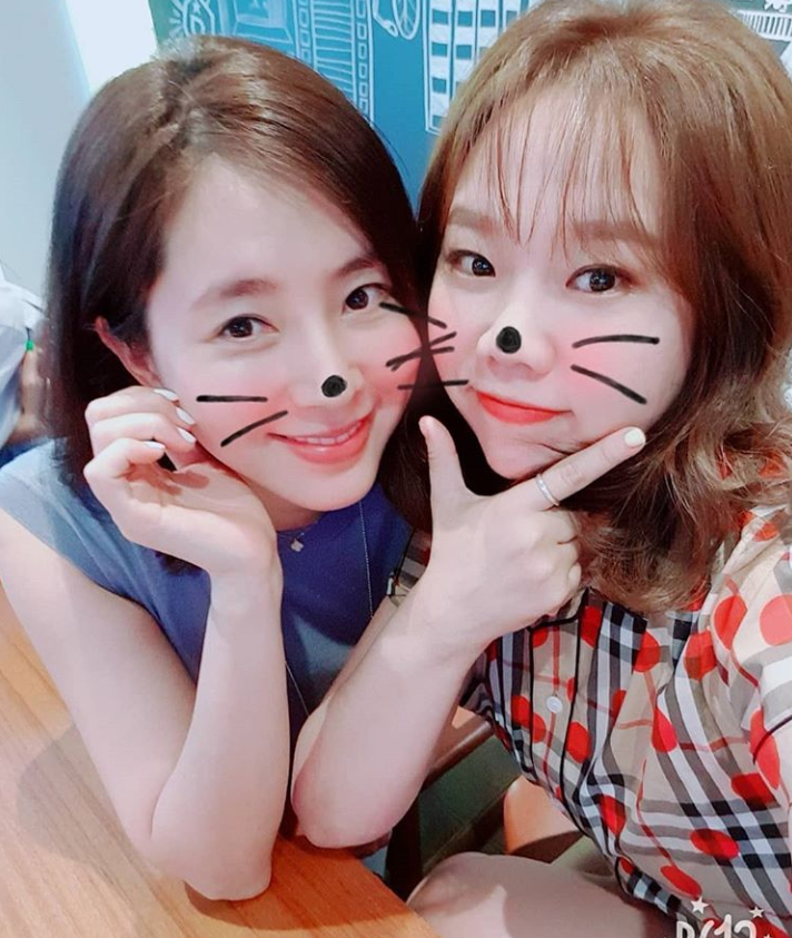 The recent status of actor Han Chae-ah in pregnancy has been revealed.Gagwoman Hong Hyon-hee posted a picture on her instagram on the 4th with an article entitled Friend from today, 82 bands, good to see you Friend again.In the open photo, Hong Hyon-hee is taking a cute pose using actor Han Chae-ah and cat sticker.Hong Hyon-hee also posted photos taken during the meal with actors Lee Chae-young and Kim Sung-eun, Gong Hyun-joo and gag woman Kim Yeong-hee.Lee Chae-young also posted on Instagram the same day, Wow. Real Men righteousness! Han Chae-ah, who was in the third period! Hyun-joo shot!I ate well. Kim Sung-eun, Gong Hyun-joo, Kim Yeong-hee, and Lee Chae-young, except Hong Hyon-hee, are from MBC real man womens special feature 4th.Han Chae-ah is from the third period, but he has a unique hairy personality and affinity with them.Han Chae-ah was a pregnancy, but he boasted a beauty that was still a little bit fat.Meanwhile, Han Chae-ah married Cha Se-chi, the third son of former soccer coach Cha Bum-keun, in May, and is now in the sixth month of pregnancy.He also played football in his intuition with his family at Russia, where the 2018 Russia World Cup will be held.