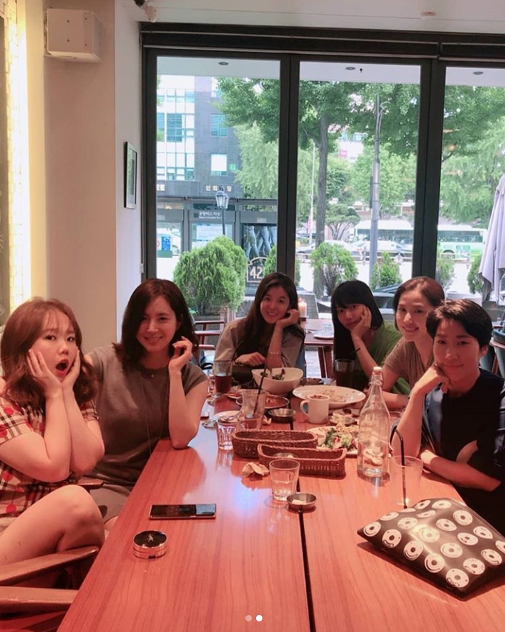 The recent status of actor Han Chae-ah in pregnancy has been revealed.Gagwoman Hong Hyon-hee posted a picture on her instagram on the 4th with an article entitled Friend from today, 82 bands, good to see you Friend again.In the open photo, Hong Hyon-hee is taking a cute pose using actor Han Chae-ah and cat sticker.Hong Hyon-hee also posted photos taken during the meal with actors Lee Chae-young and Kim Sung-eun, Gong Hyun-joo and gag woman Kim Yeong-hee.Lee Chae-young also posted on Instagram the same day, Wow. Real Men righteousness! Han Chae-ah, who was in the third period! Hyun-joo shot!I ate well. Kim Sung-eun, Gong Hyun-joo, Kim Yeong-hee, and Lee Chae-young, except Hong Hyon-hee, are from MBC real man womens special feature 4th.Han Chae-ah is from the third period, but he has a unique hairy personality and affinity with them.Han Chae-ah was a pregnancy, but he boasted a beauty that was still a little bit fat.Meanwhile, Han Chae-ah married Cha Se-chi, the third son of former soccer coach Cha Bum-keun, in May, and is now in the sixth month of pregnancy.He also played football in his intuition with his family at Russia, where the 2018 Russia World Cup will be held.