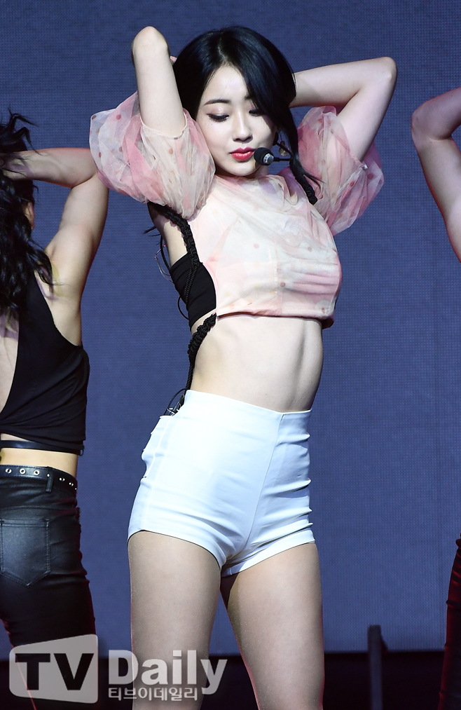 The group Nine Muses member Kyungri solo debut Last Nights Curry, Tomorrows Bread Showcase was held at YES24 Move Hall in Seogyo-dong, Seoul on the afternoon of the 5th.Kyungri, who was on the showcase stage on the day, is playing a wonderful stage.Kyungris first solo Last Nights Curry, Tomorrows Bread is a trendy pop dance song that gives a emotional and sexy feeling led by catchy flak sound and dreamy bass sound.Kyungri will show off the performance that gave the point with a fascinating eye, a solid back line, and a long hair style to this song.Kyungri showcase