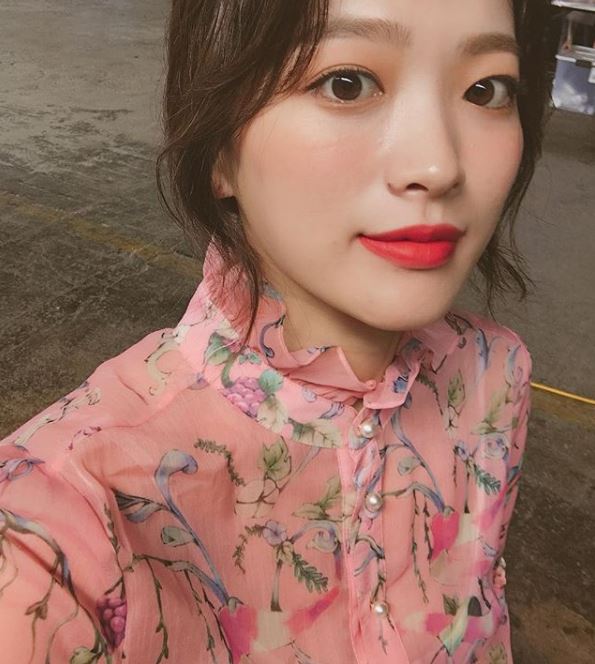 Actor Chun Woo-Hee has revealed the latest beauty of flowers.On the 5th, Chun Woo-Hee posted a picture with the article Flower of the Fever.In the photo, Chun Woo-Hee is wearing a pink blouse and shows off her beauty. The makeup that matches him makes Chun Woo-Hee look even more beautiful.His beauty filled with photographs left fans with comments such as It is so beautiful and There are flowers on flowers.Meanwhile, Chun Woo-Hee is about to release the movie Idol.Photo = Chun Woo-Hee Instagram